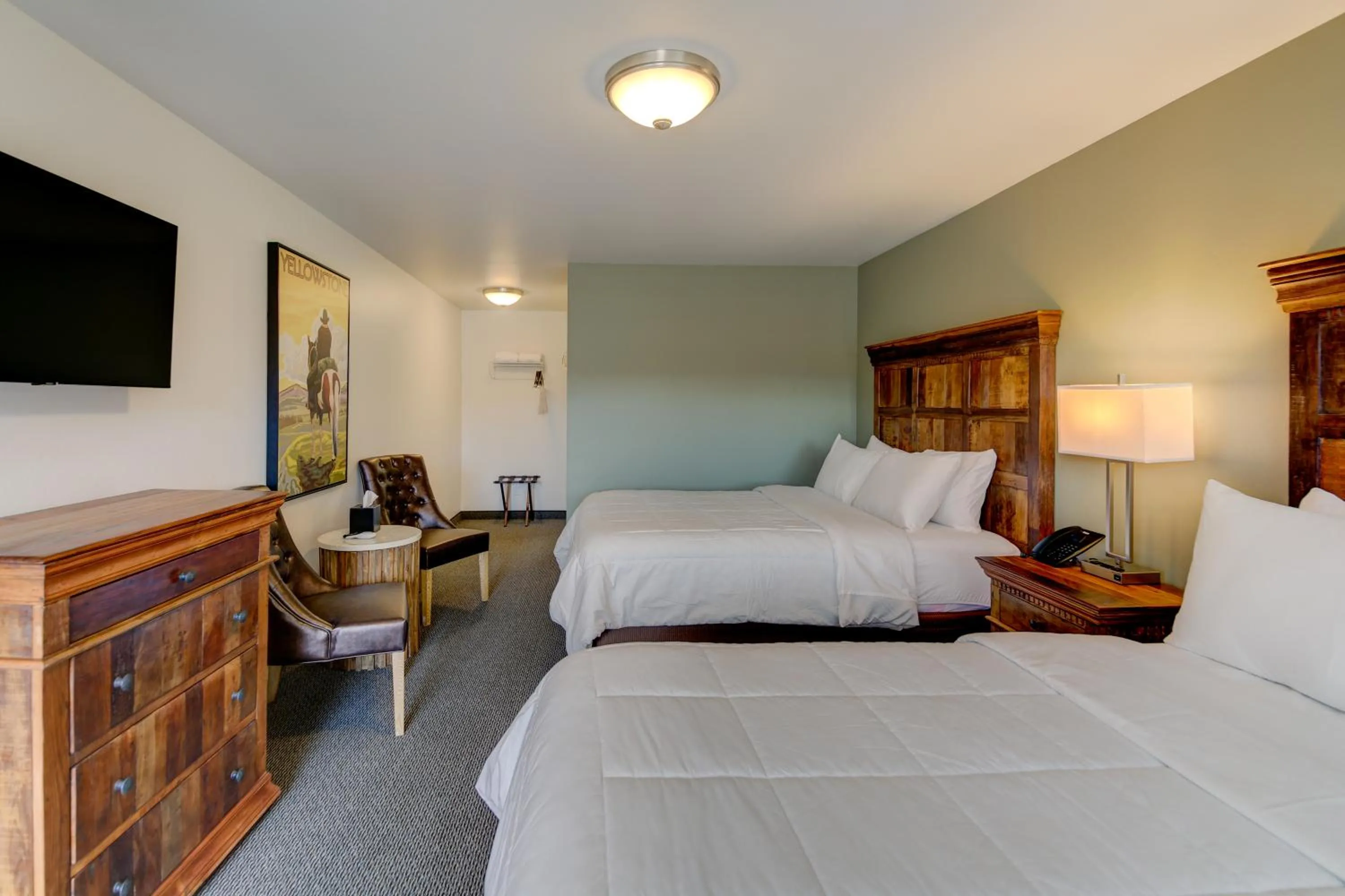 Bed in Roosevelt Hotel - Yellowstone