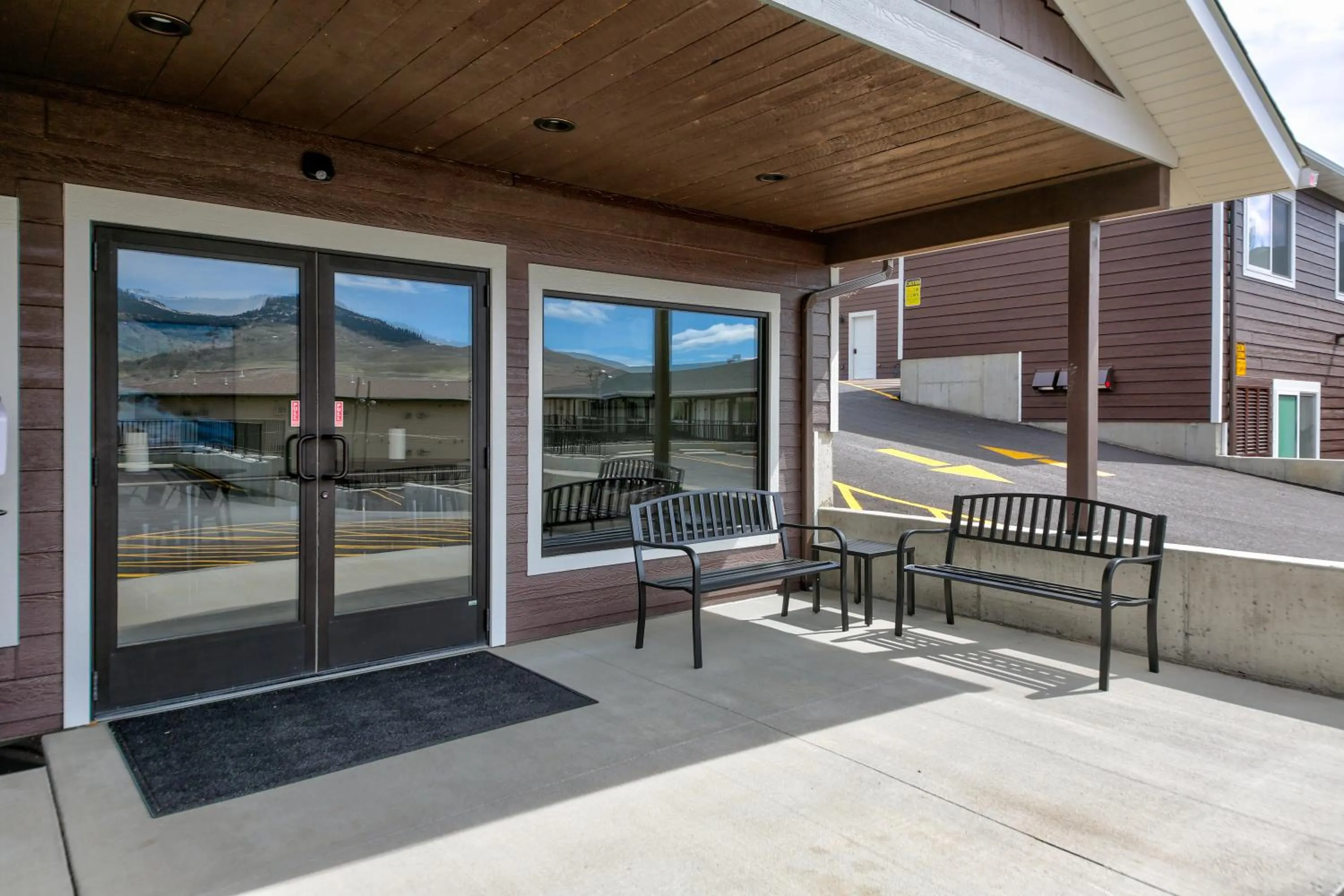Coffee/tea facilities in Roosevelt Hotel - Yellowstone