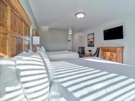 Bed in Roosevelt Hotel & Cabins - Yellowstone