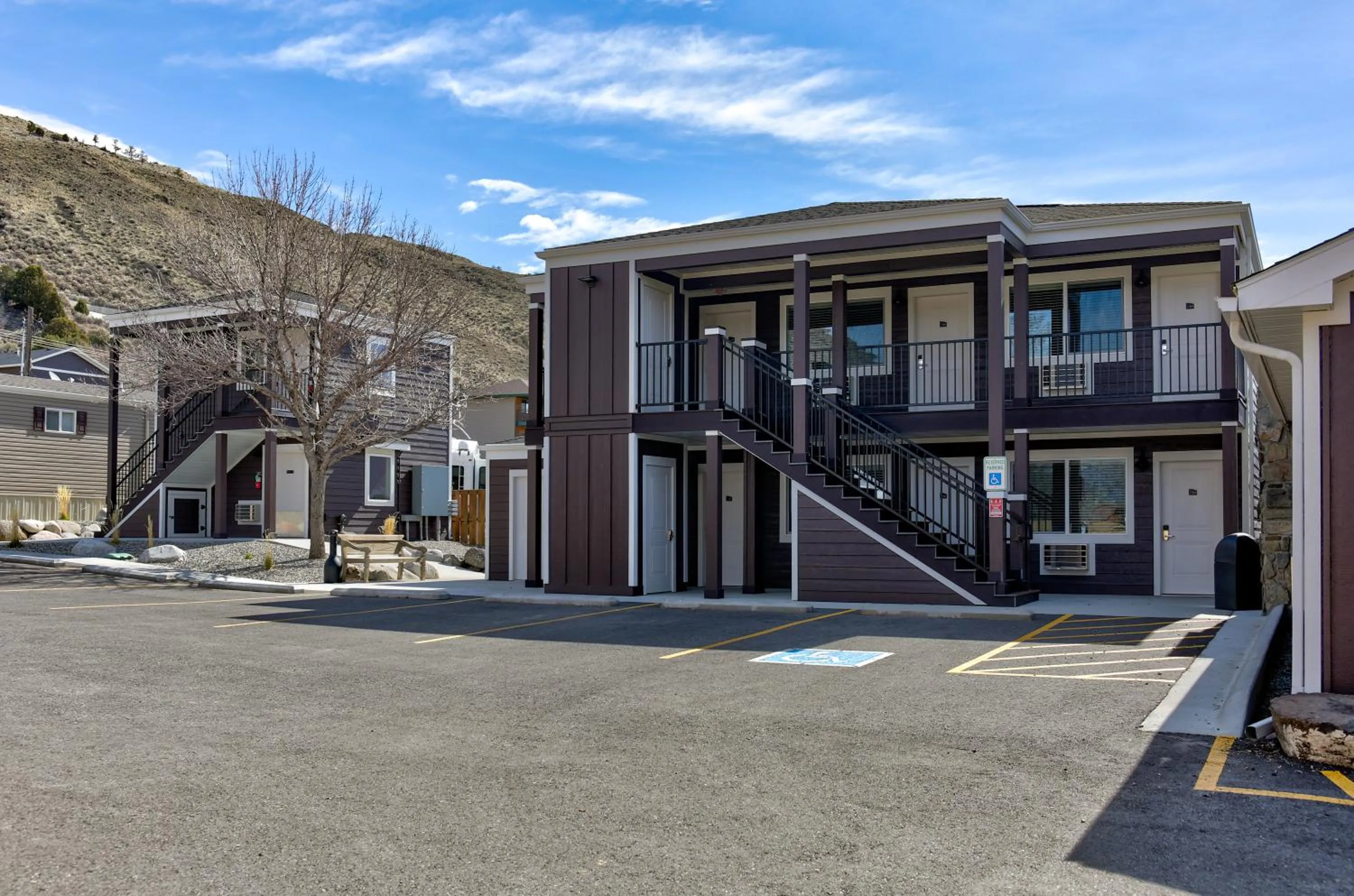 Day in Roosevelt Hotel - Yellowstone