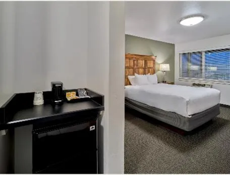 Bed in Roosevelt Hotel & Cabins - Yellowstone