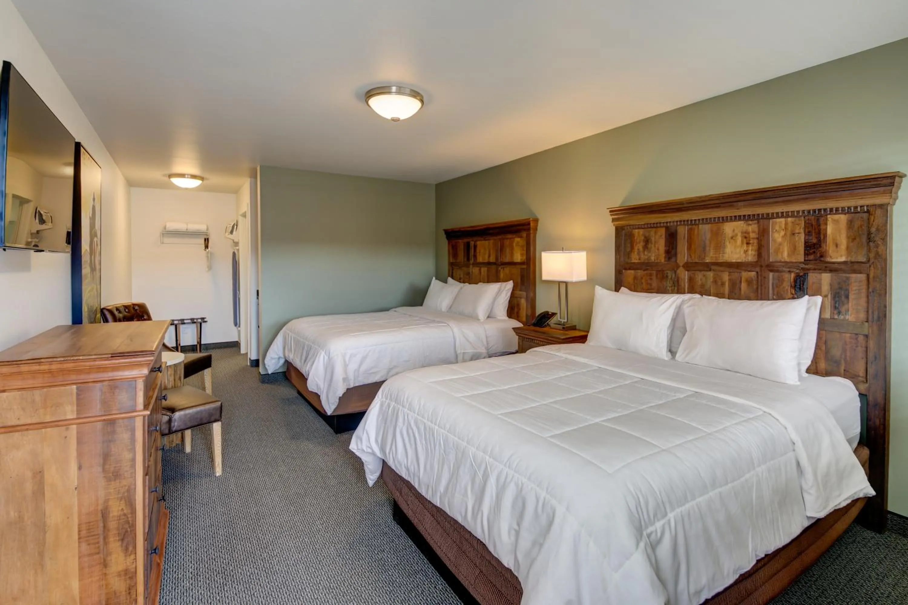 Bed in Roosevelt Hotel - Yellowstone