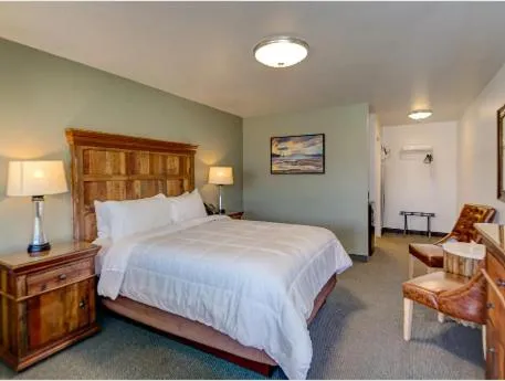 Bed in Roosevelt Hotel & Cabins - Yellowstone