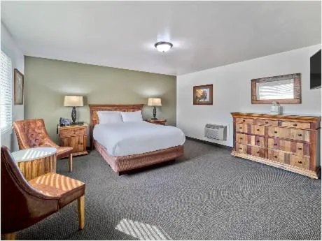 Bed in Roosevelt Hotel & Cabins - Yellowstone