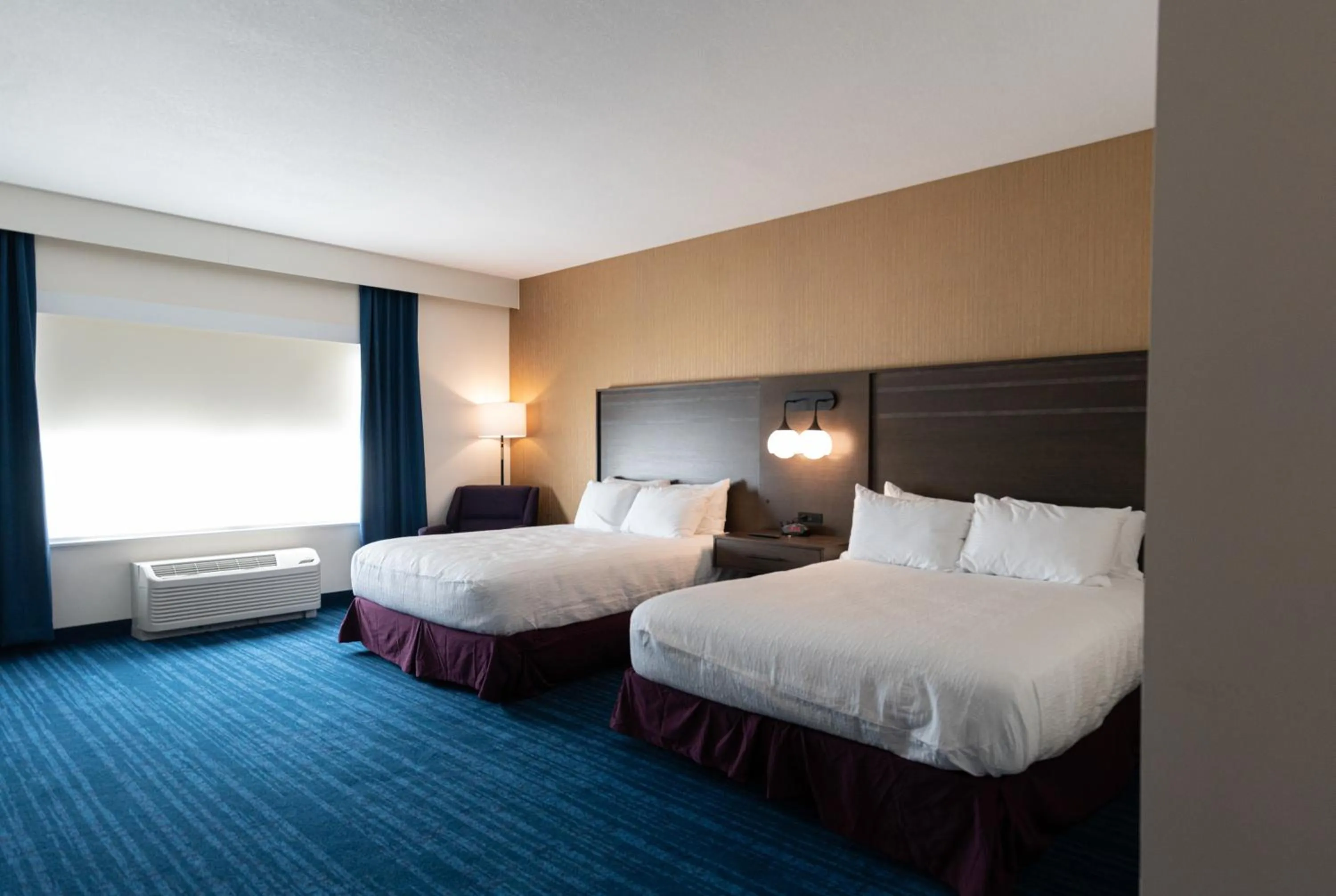 Bedroom, Bed in Walker's Bluff Casino Resort