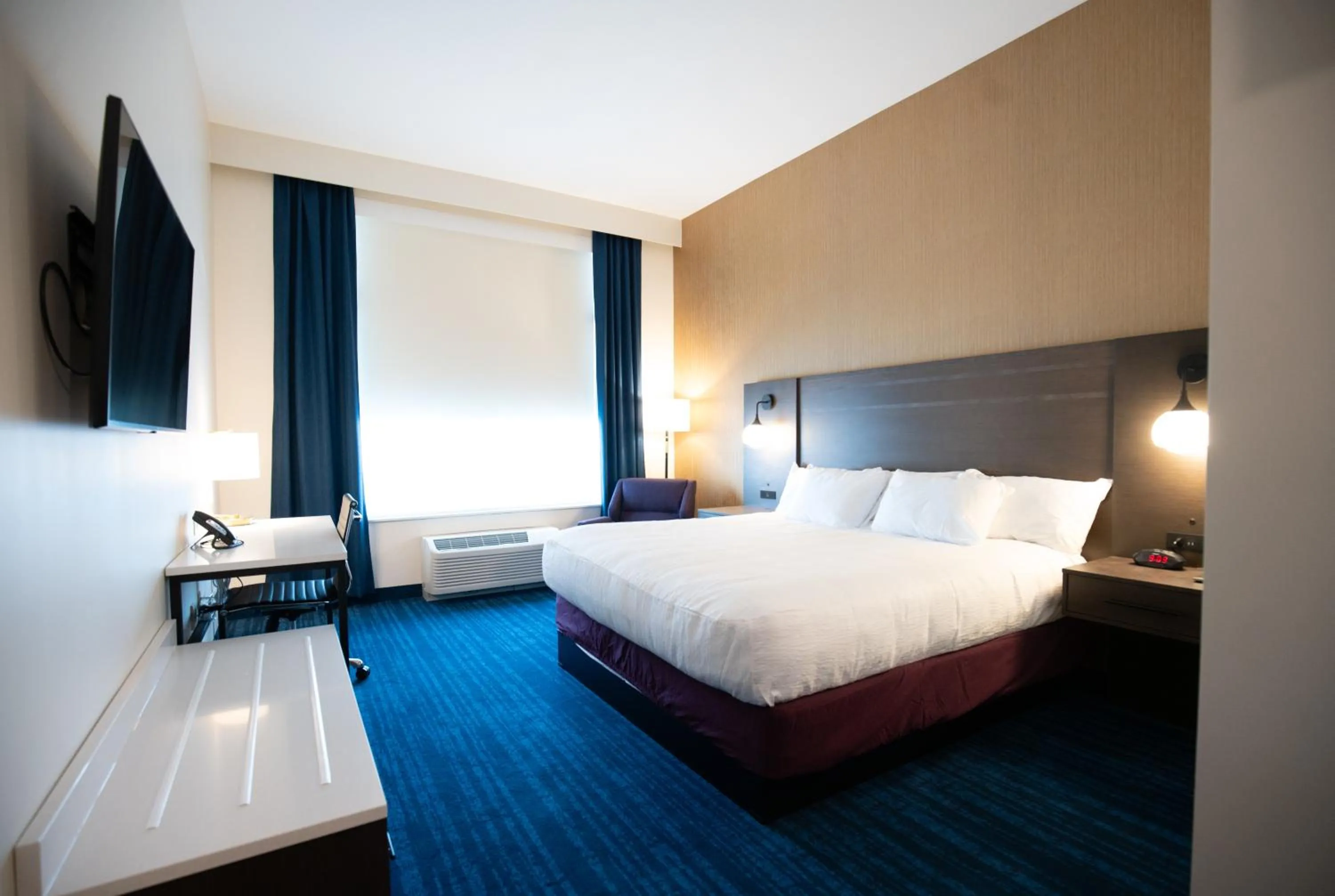 Photo of the whole room, Bed in Walker's Bluff Casino Resort