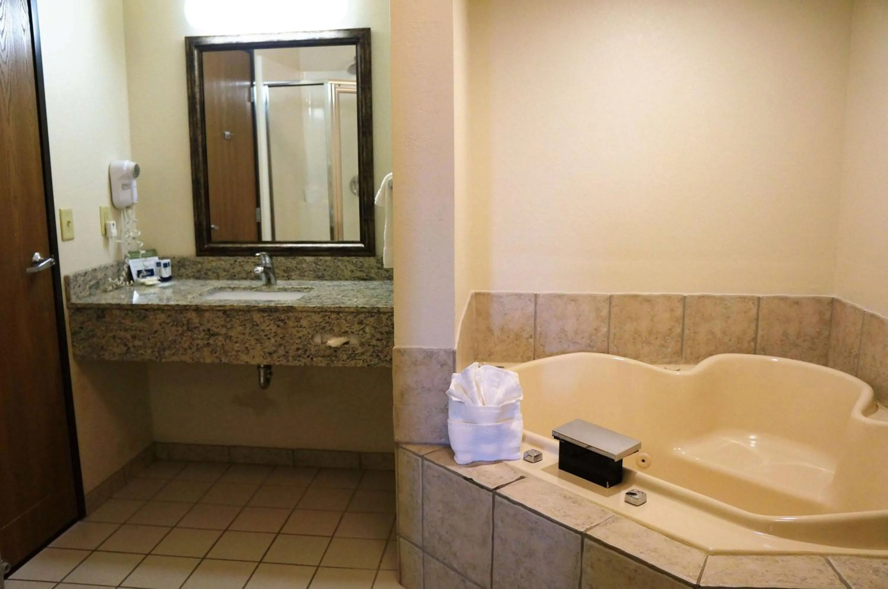 TV and multimedia in AmericInn by Wyndham Baldwin