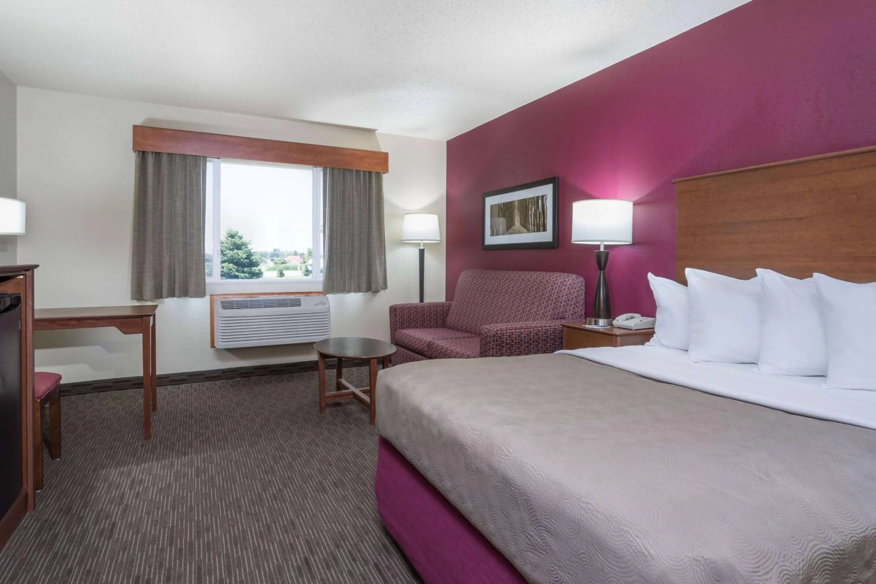 Bedroom, Bed in AmericInn by Wyndham Baldwin