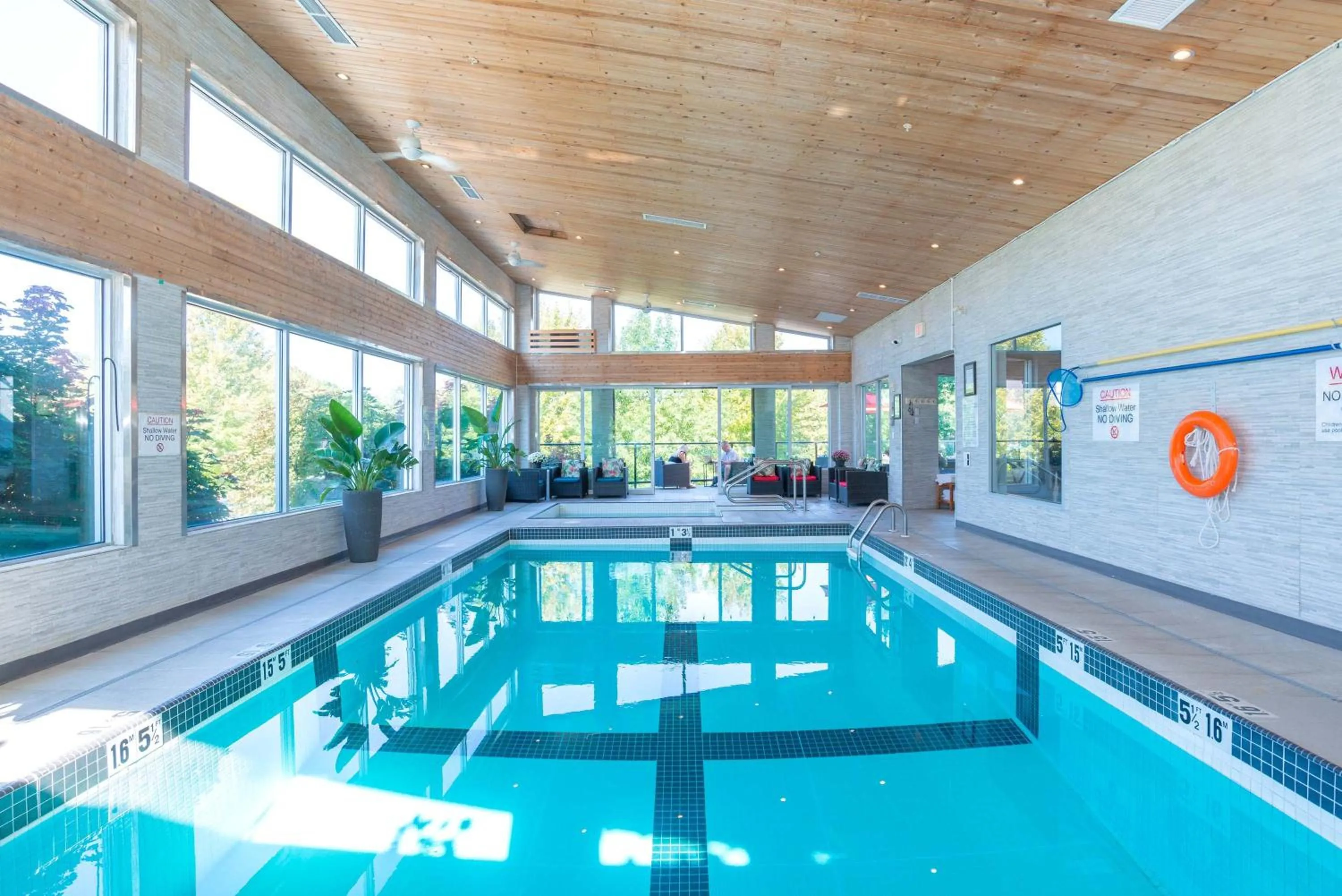 Swimming pool in Sandman Signature Kamloops Hotel