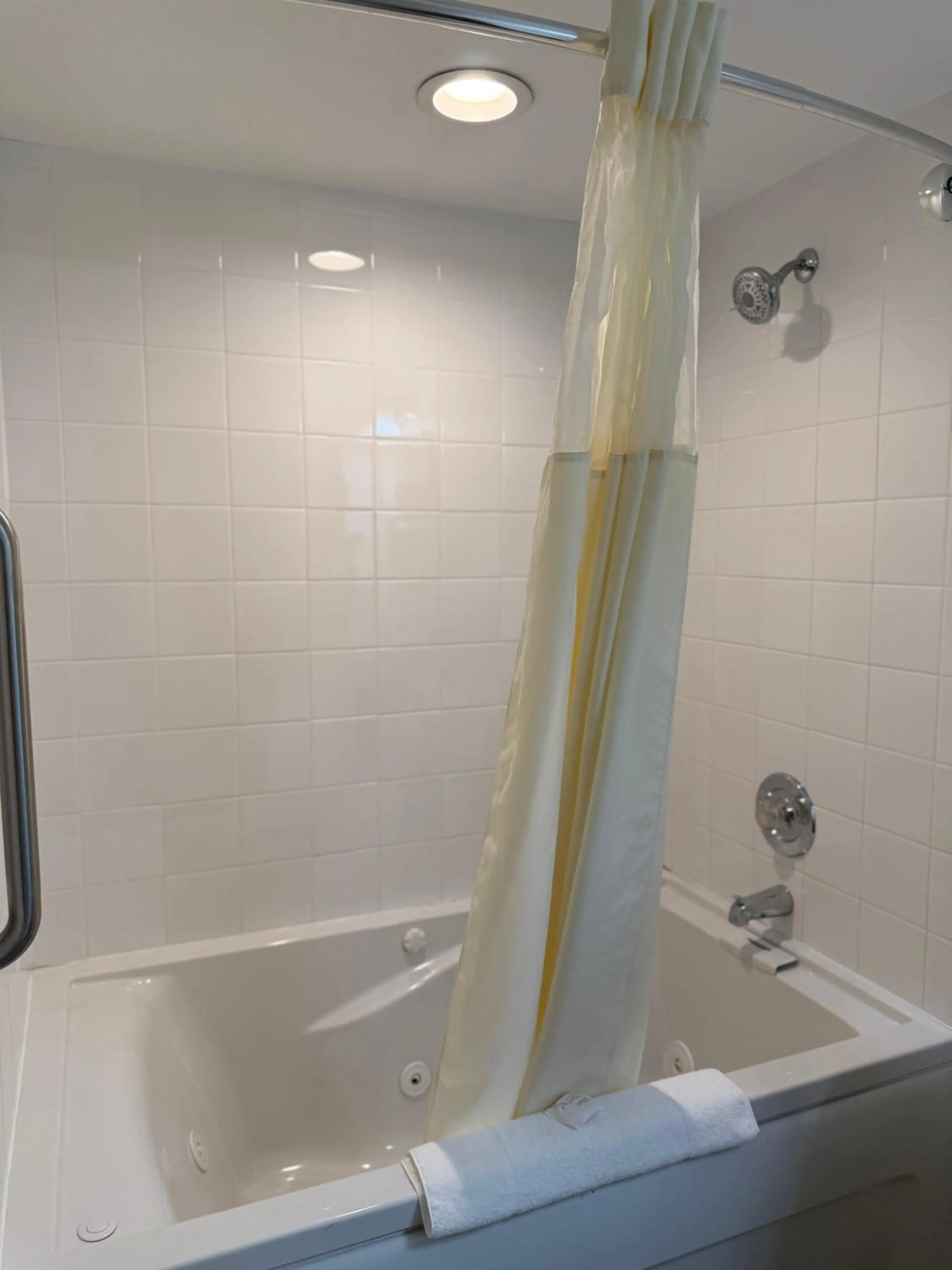 Clinton Inn & Suites