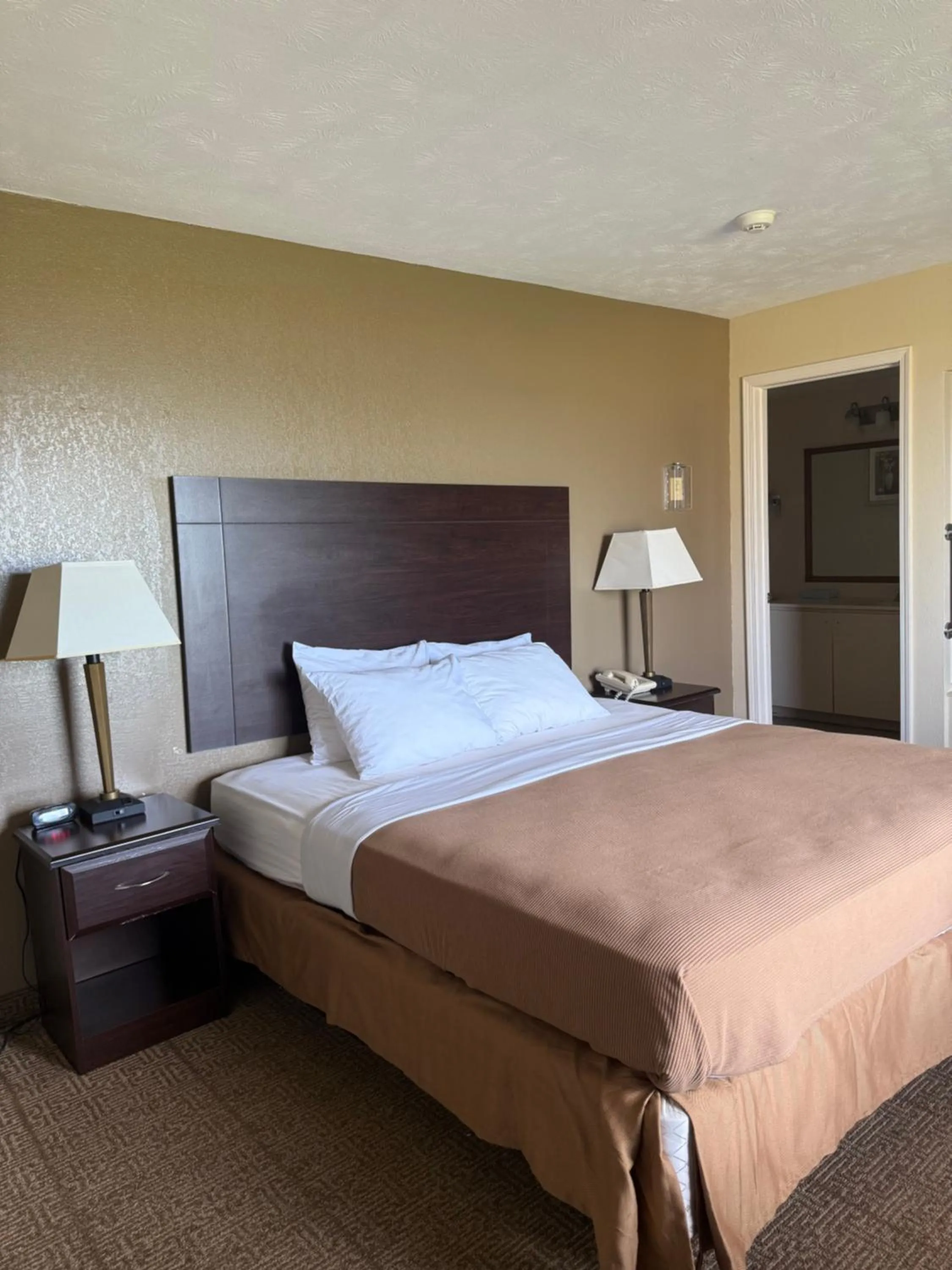 Bed in Clinton Inn & Suites