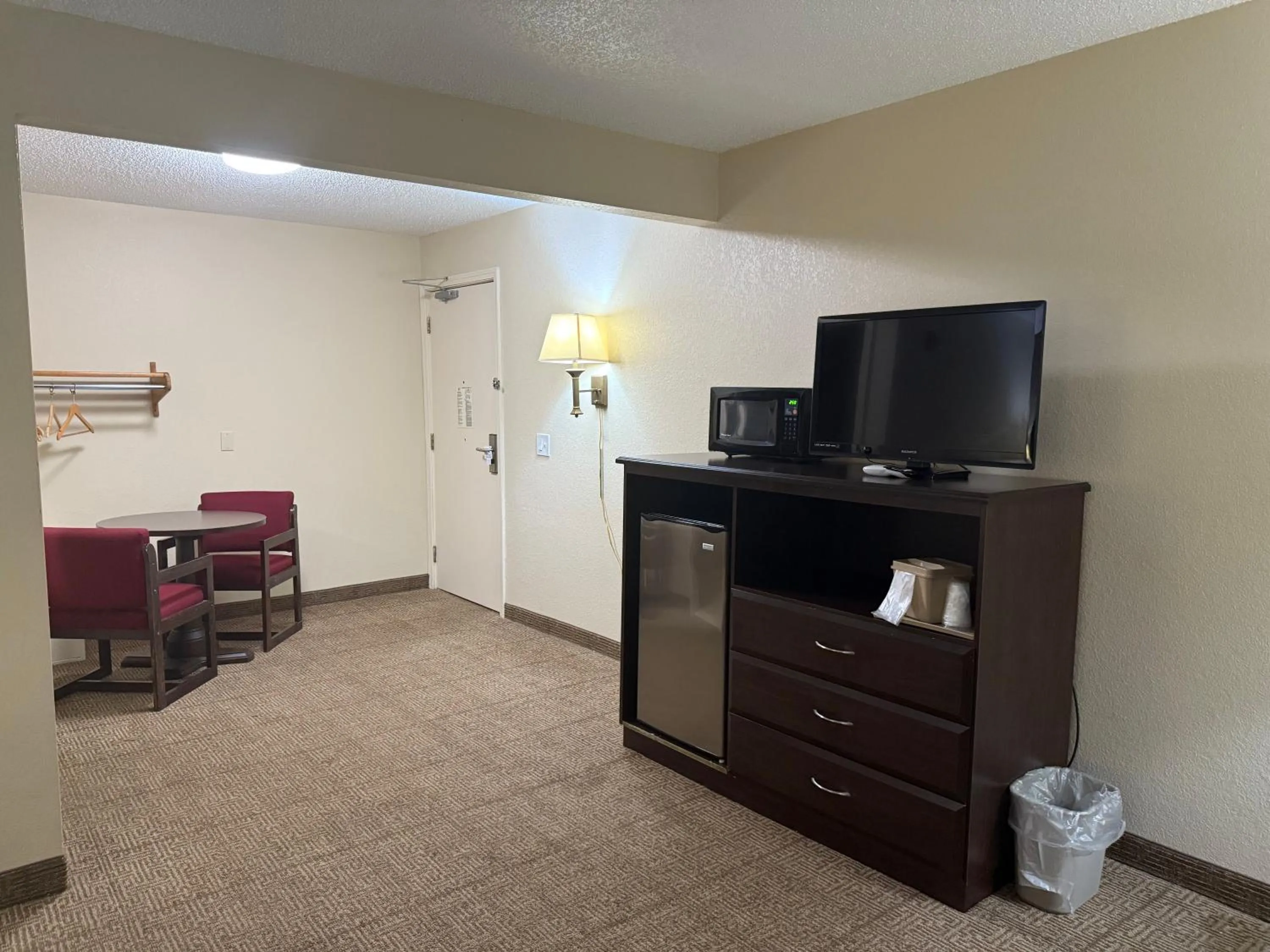 Clinton Inn & Suites