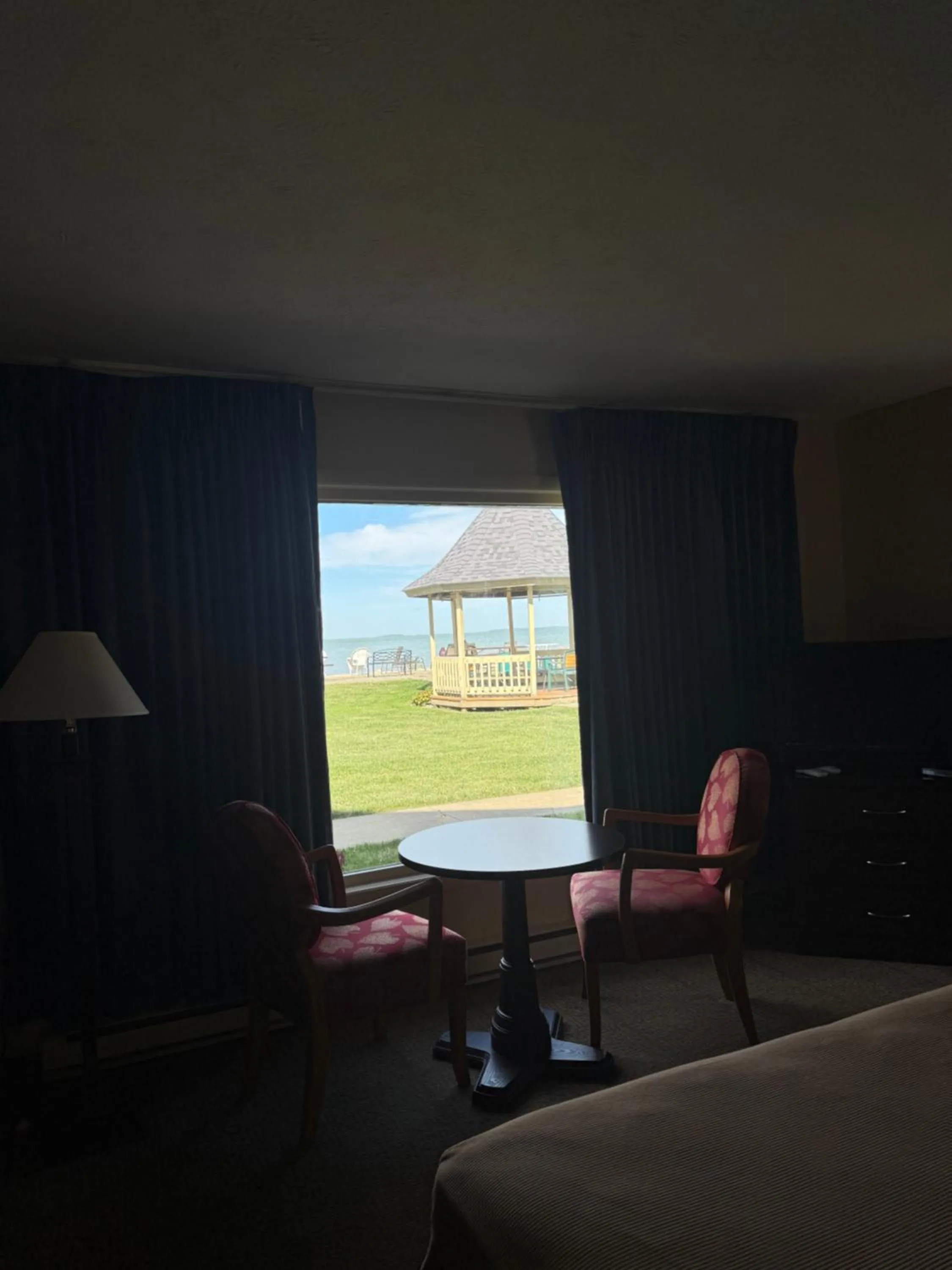 Bed in Clinton Inn & Suites