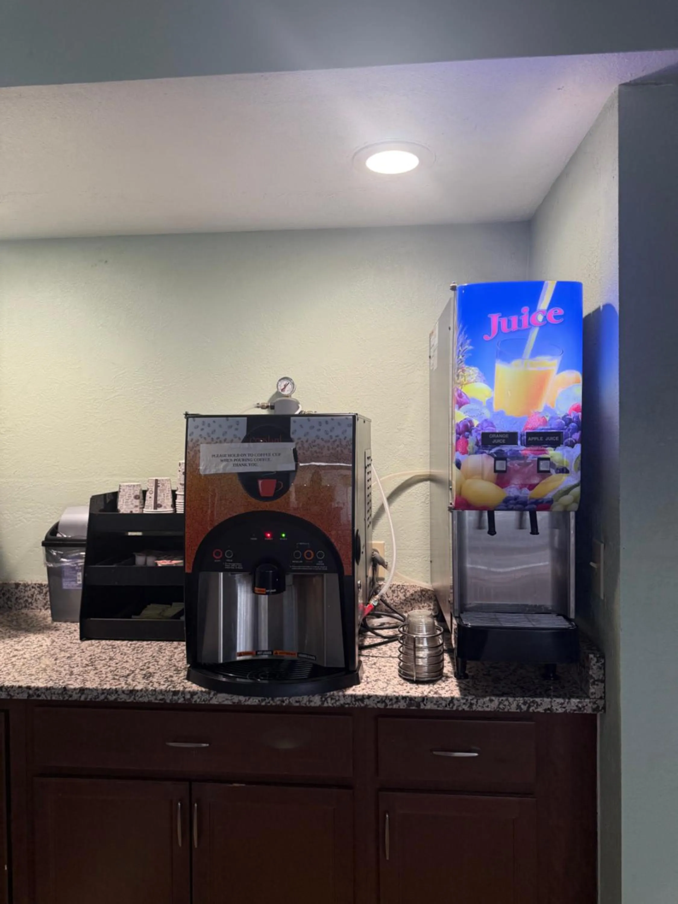 Clinton Inn & Suites