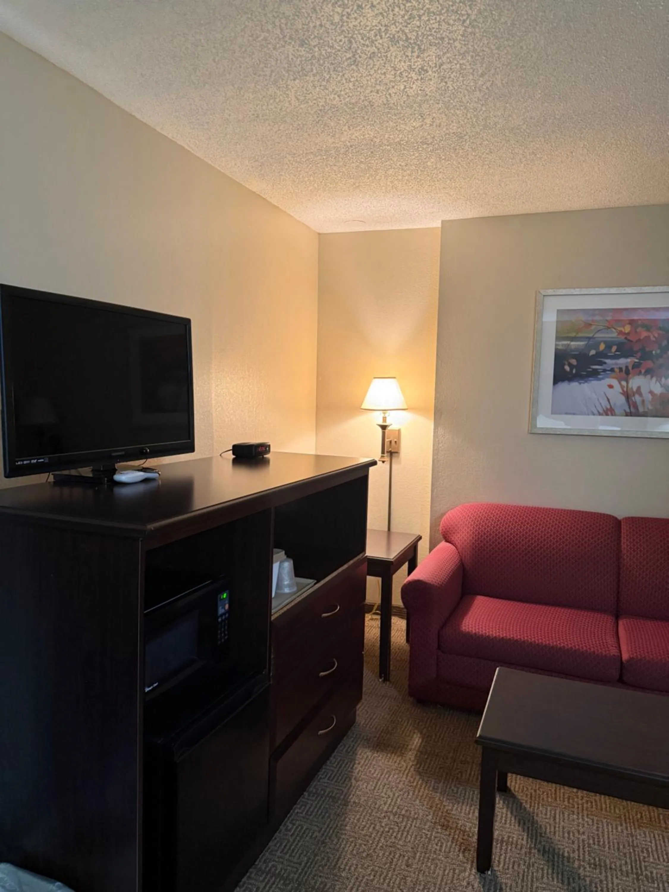 Clinton Inn & Suites