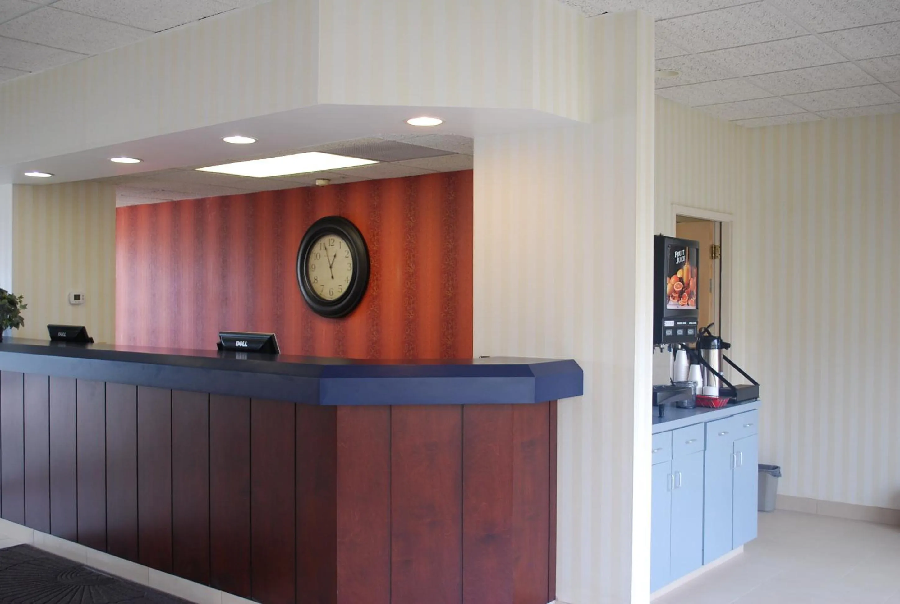 Lobby or reception in Clinton Inn & Suites