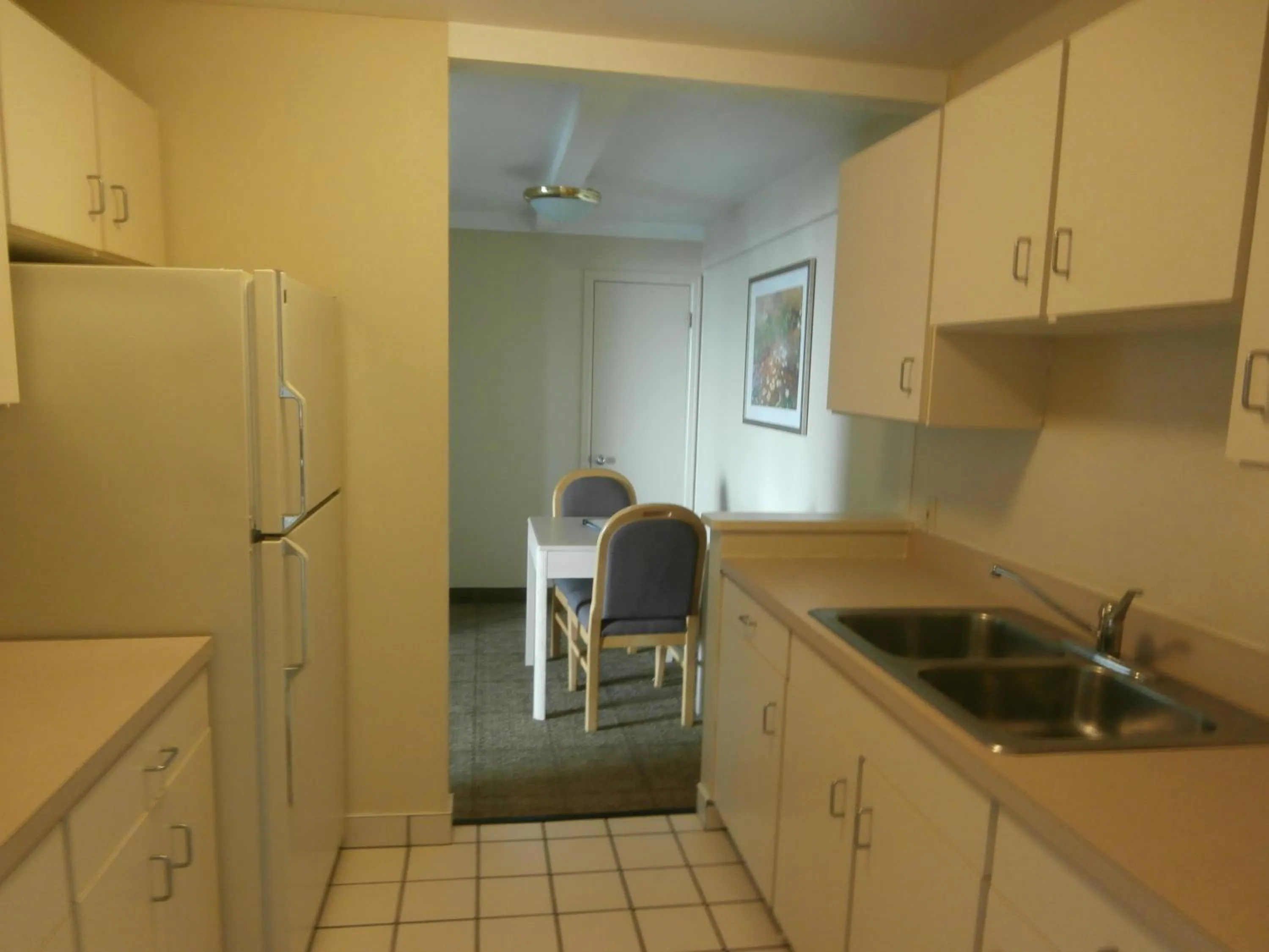 Kitchen or kitchenette in Clinton Inn & Suites