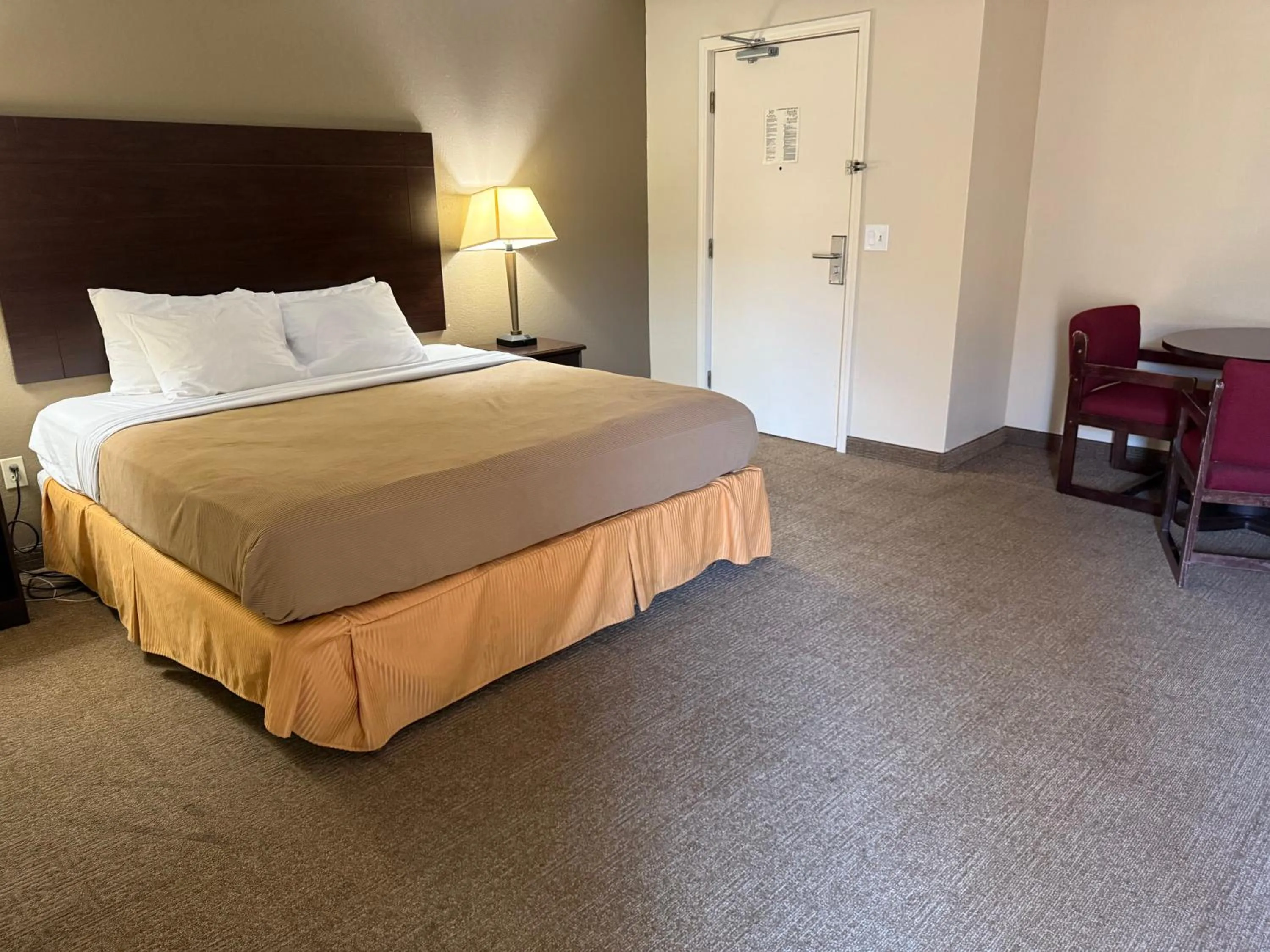 Bed in Clinton Inn & Suites