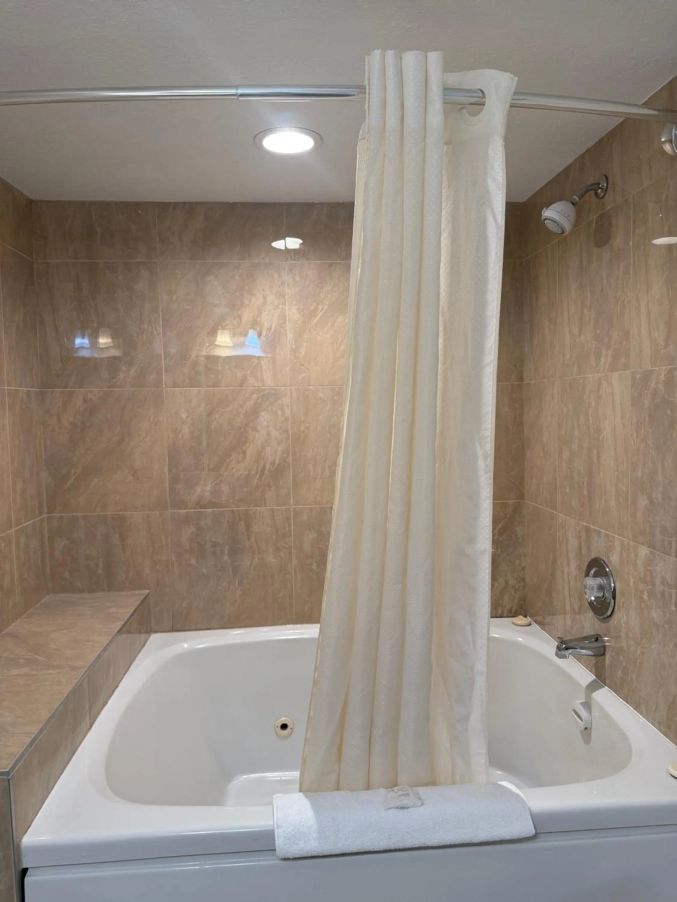 Clinton Inn & Suites