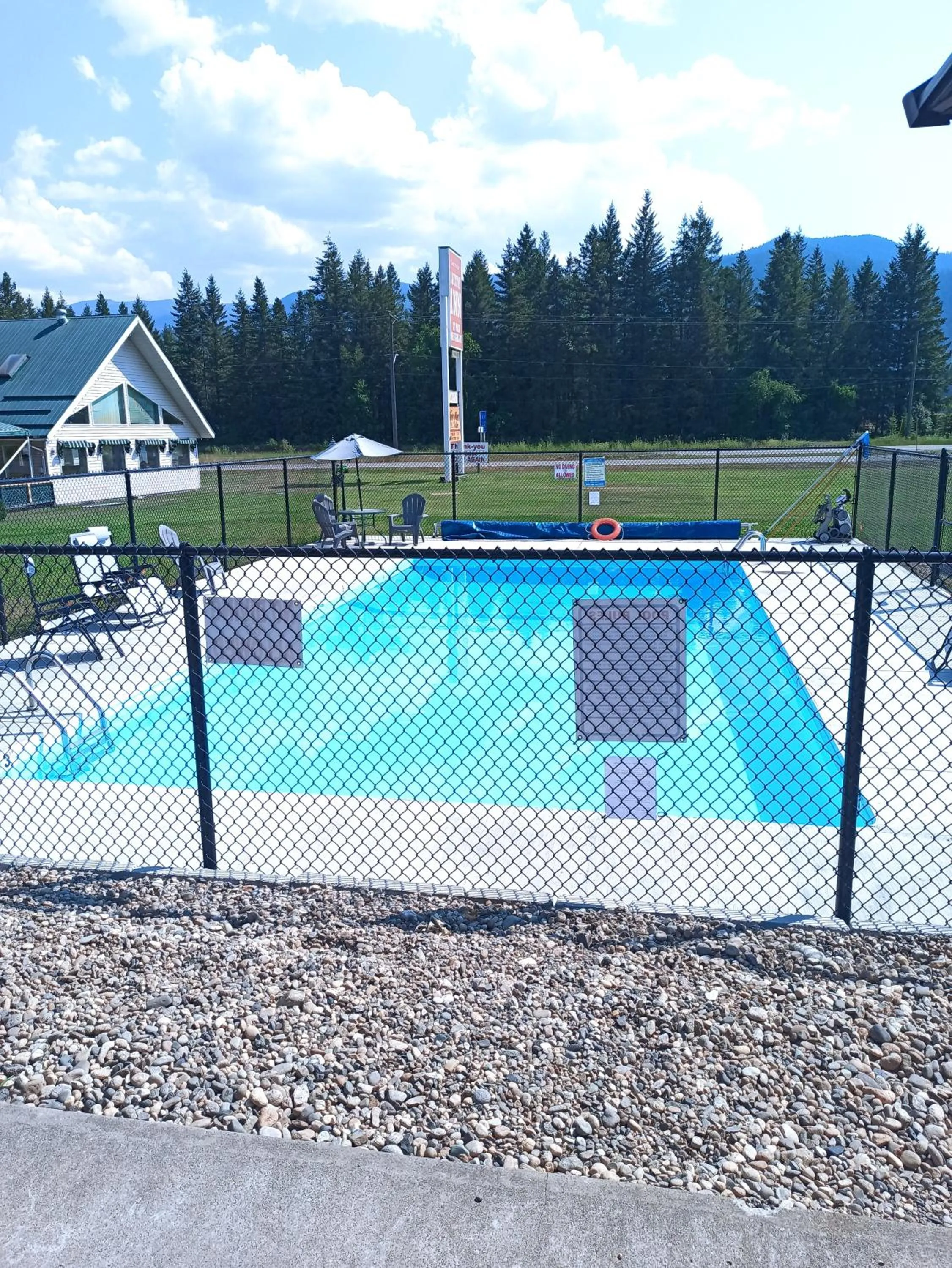 Swimming pool in Clearwater Country Inn