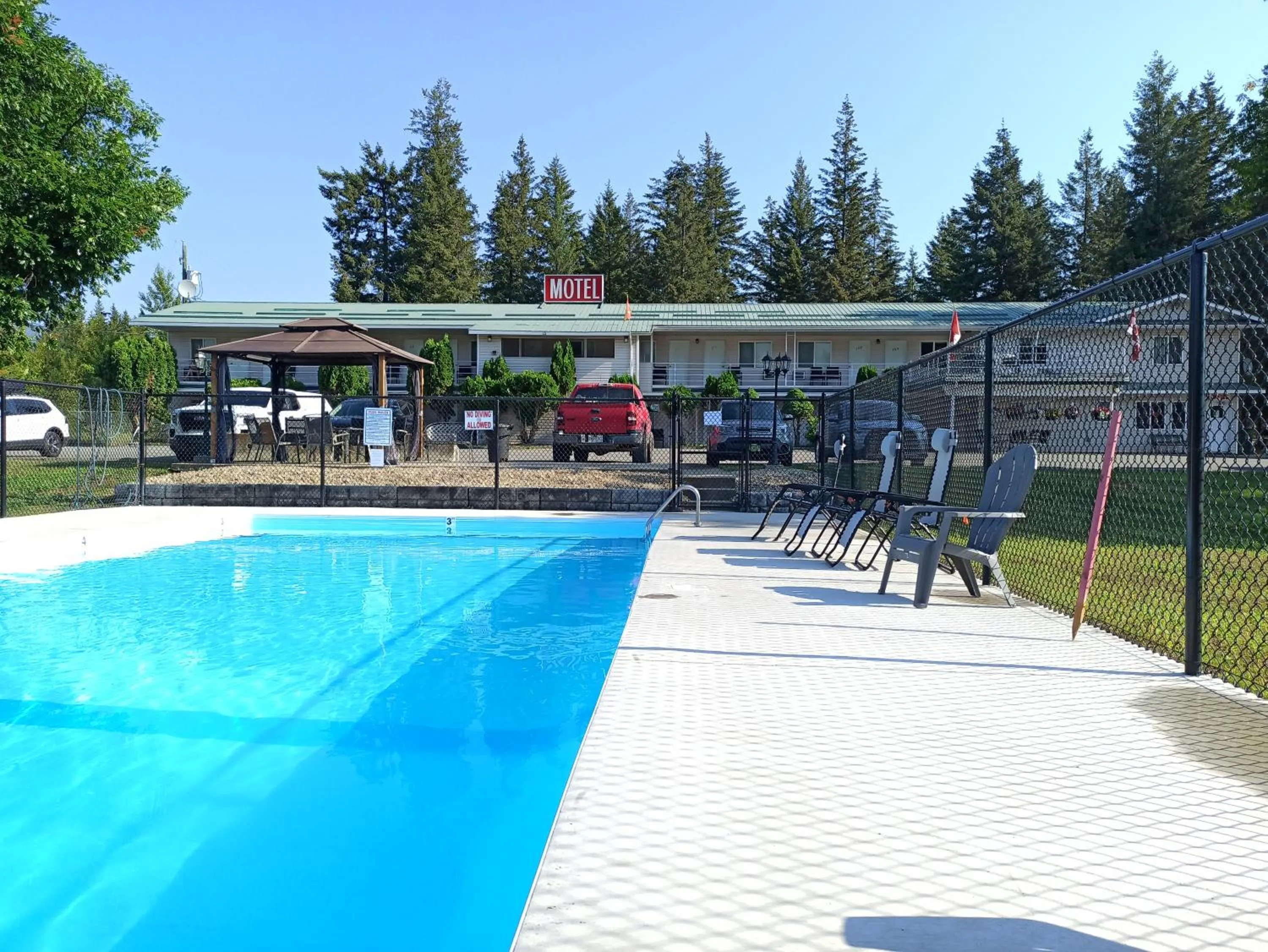 Swimming pool in Clearwater Country Inn