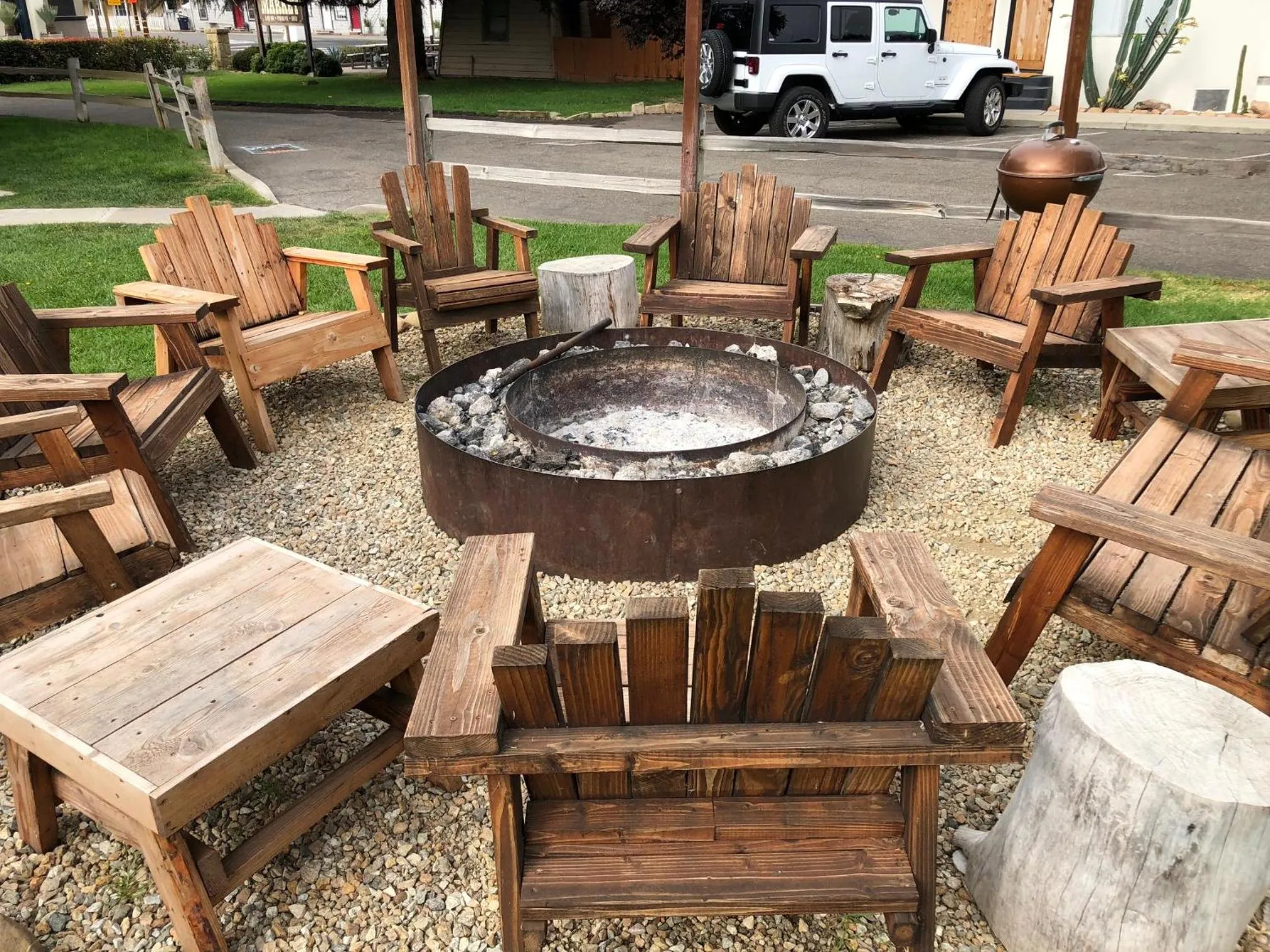 Patio in Alamo Motel
