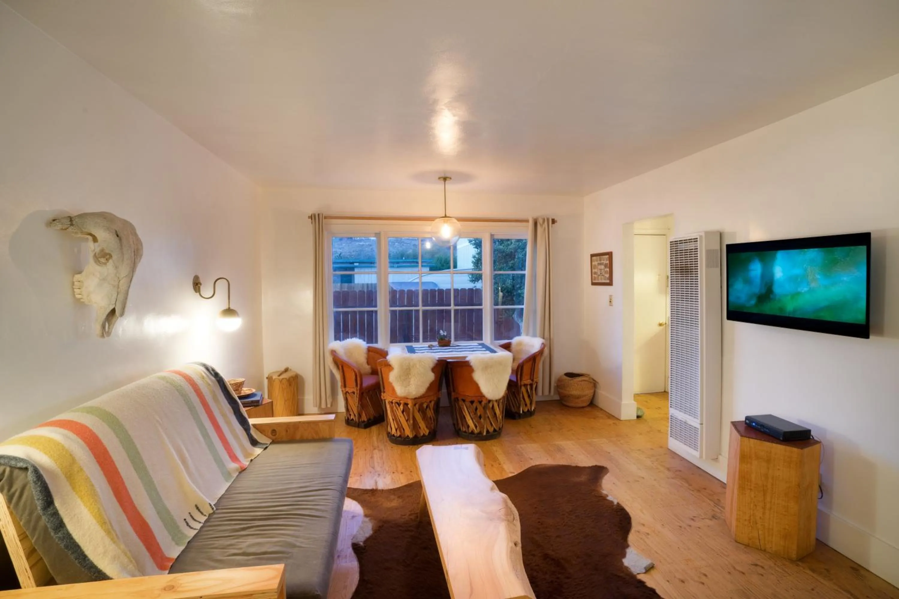 Living room in Alamo Motel