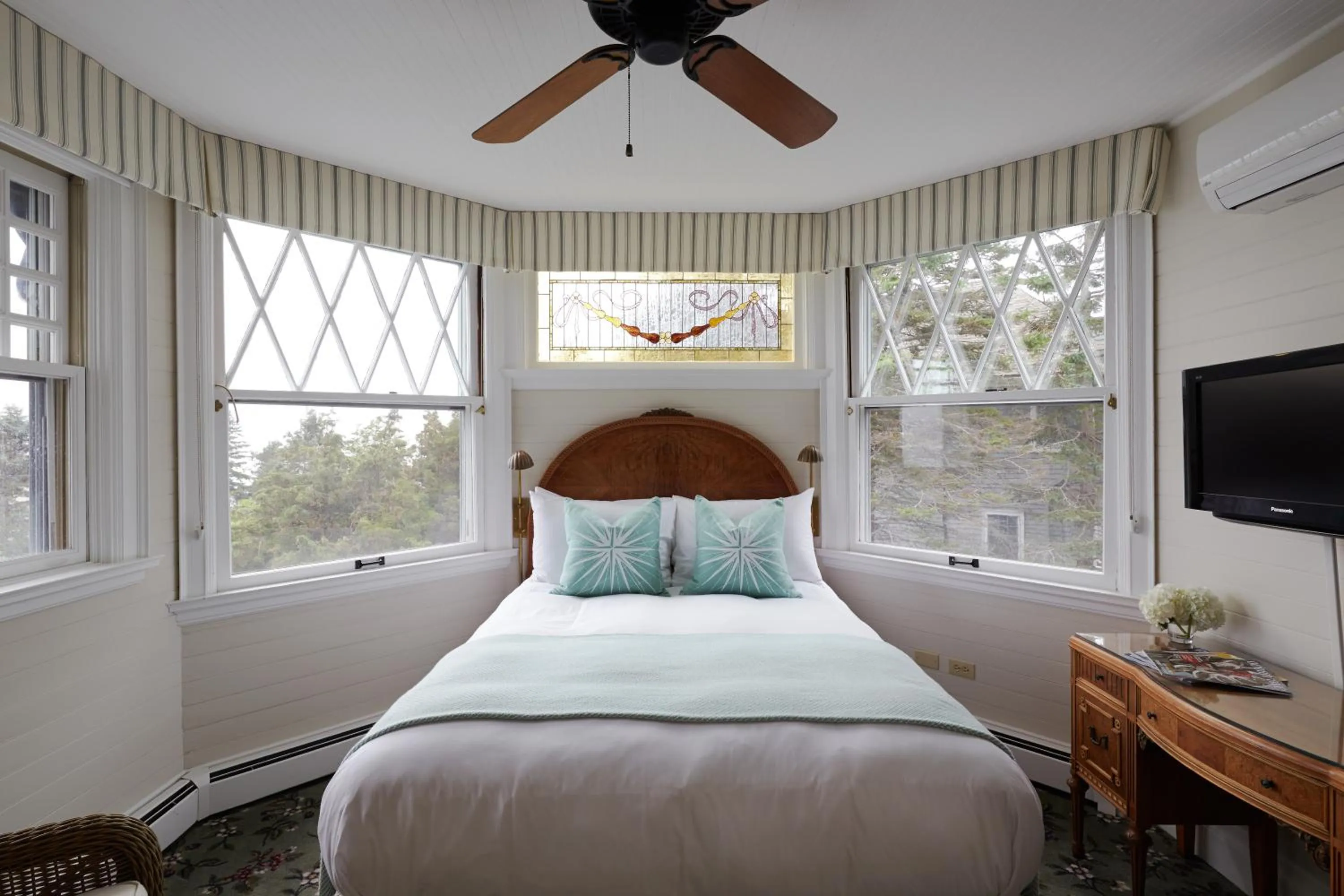 Bed in Cape Arundel Inn and Resort