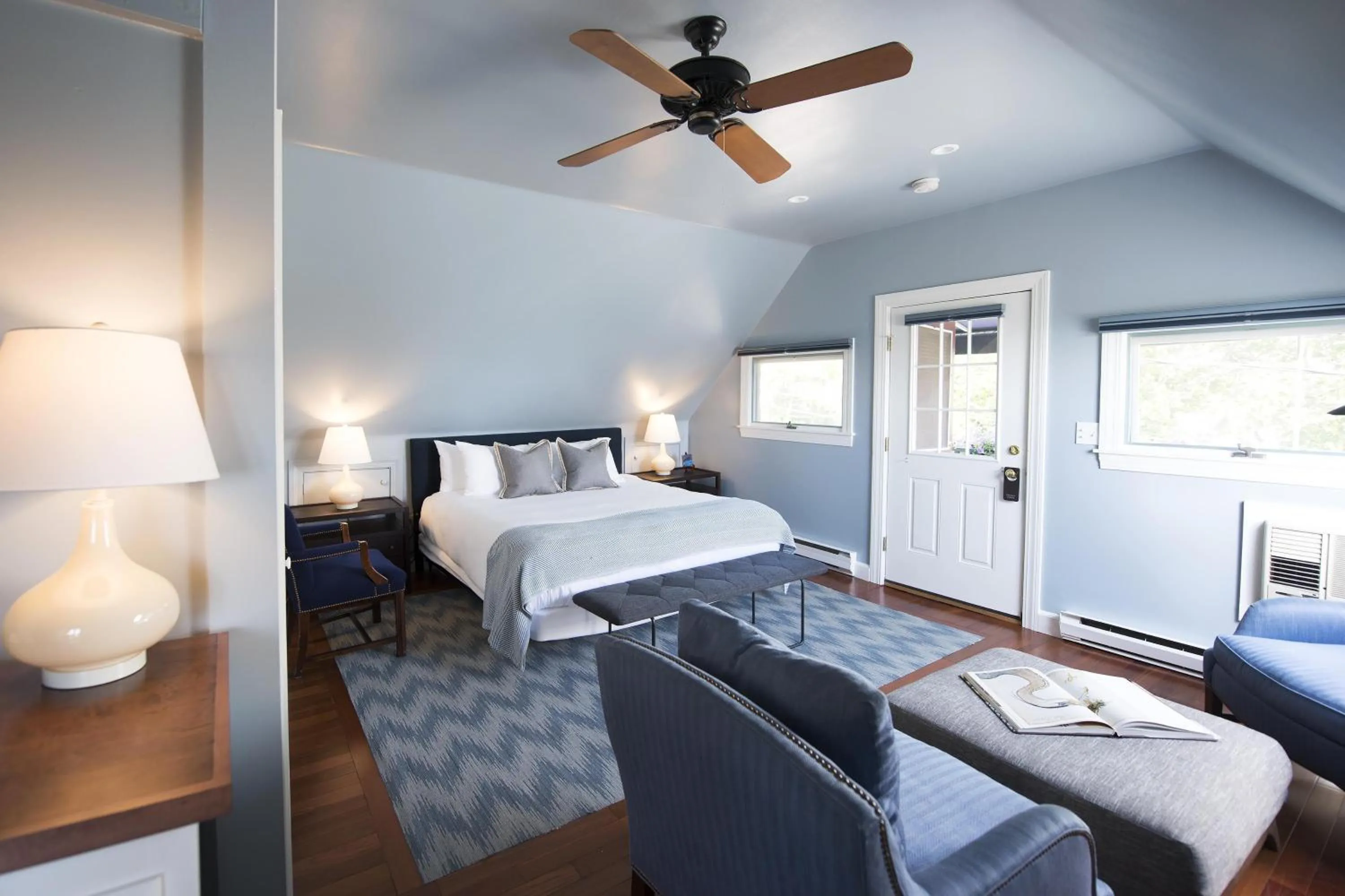 Photo of the whole room, Bed in Cape Arundel Inn and Resort