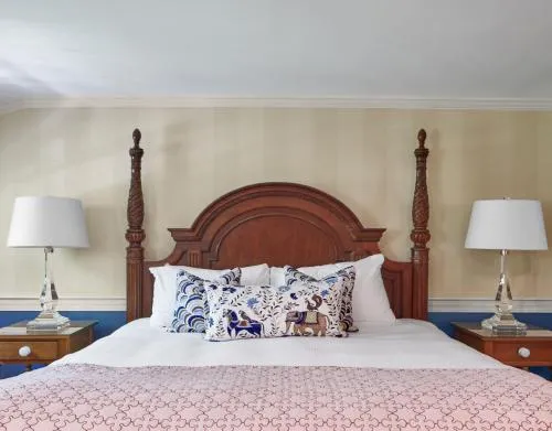 Bedroom, Bed in Cape Arundel Inn and Resort