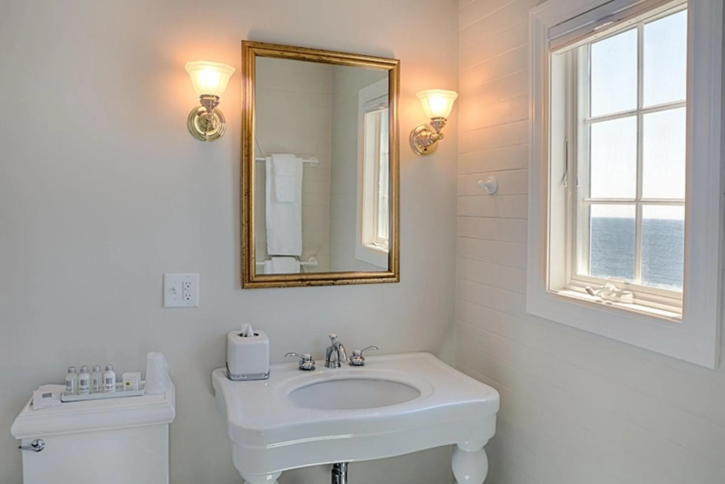 Bathroom in Cape Arundel Inn and Resort