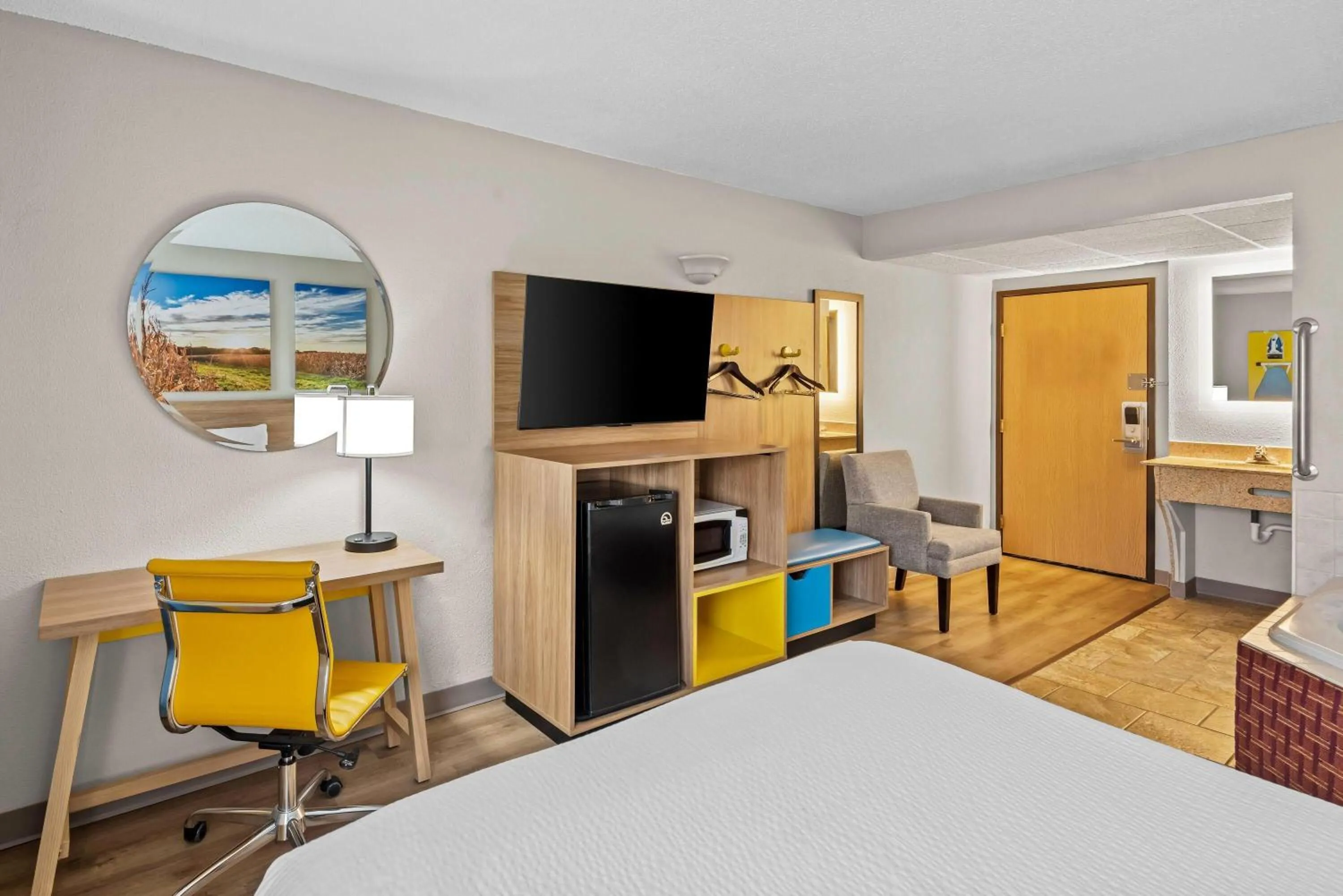 Bath, Bed in Days Inn by Wyndham Ames