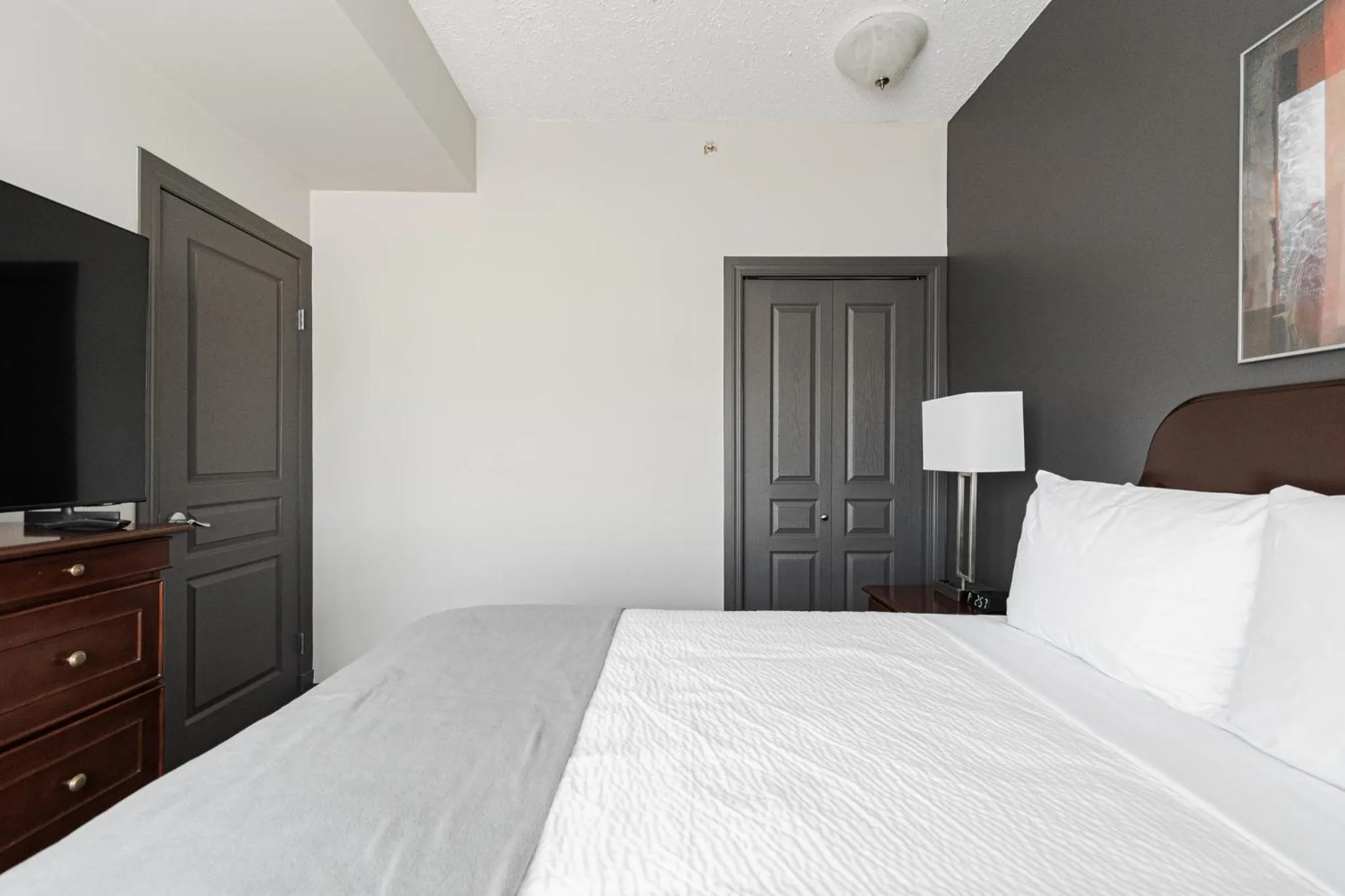 Bedroom, Bed in Premier Residence - Fort McMurray