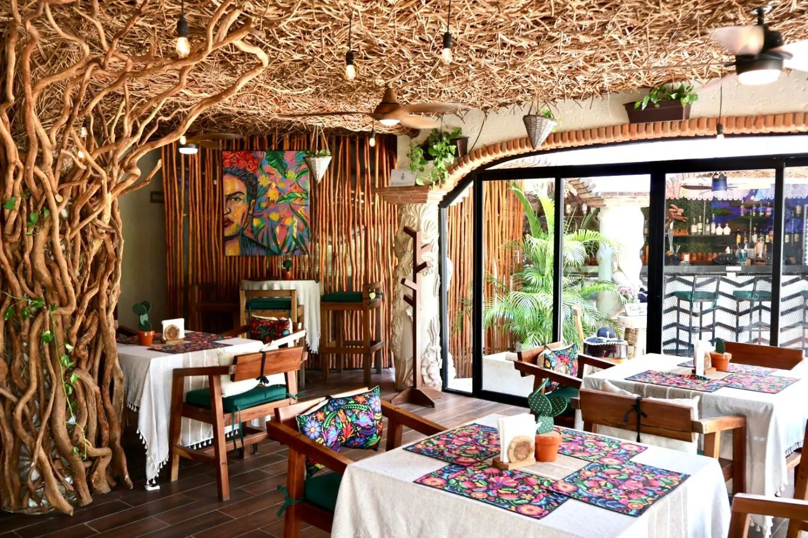 Restaurant/places to eat in Mezcal Hotel