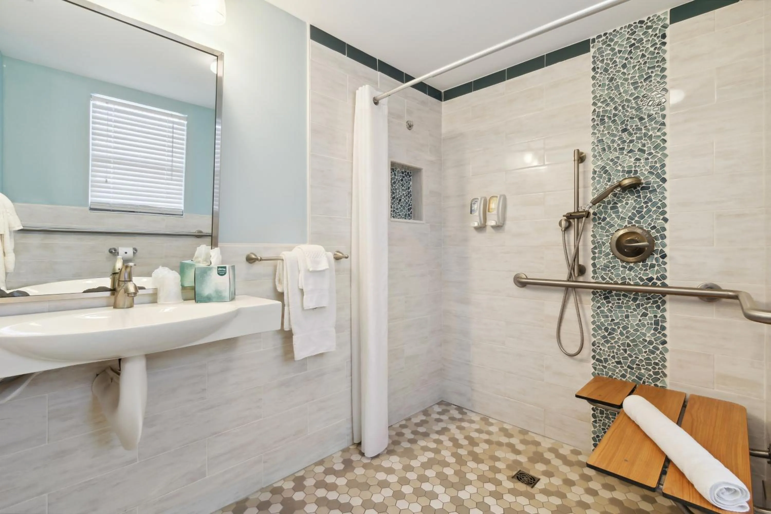 Shower in Seahorse Oceanfront Inn