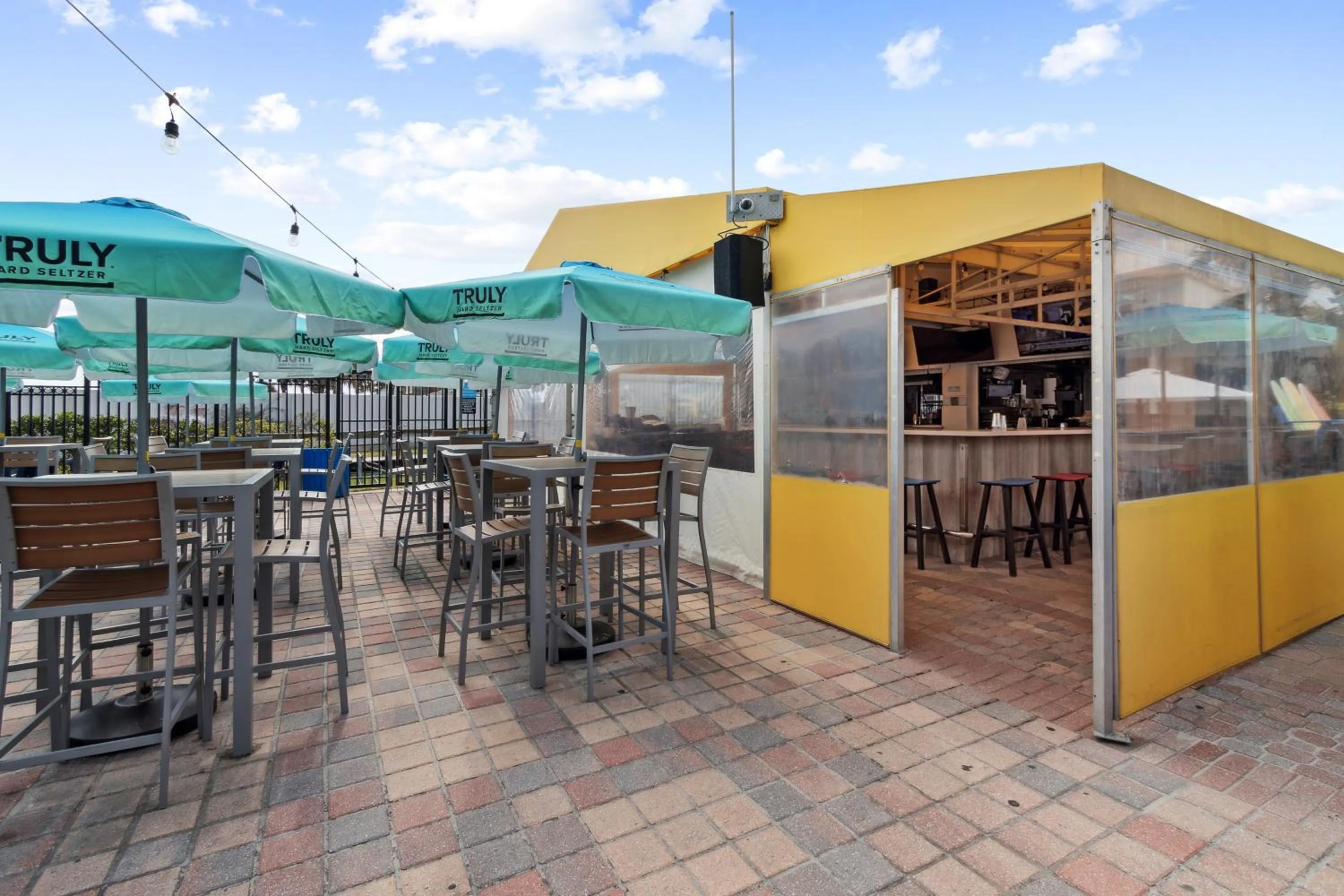 Restaurant/places to eat in Seahorse Oceanfront Inn