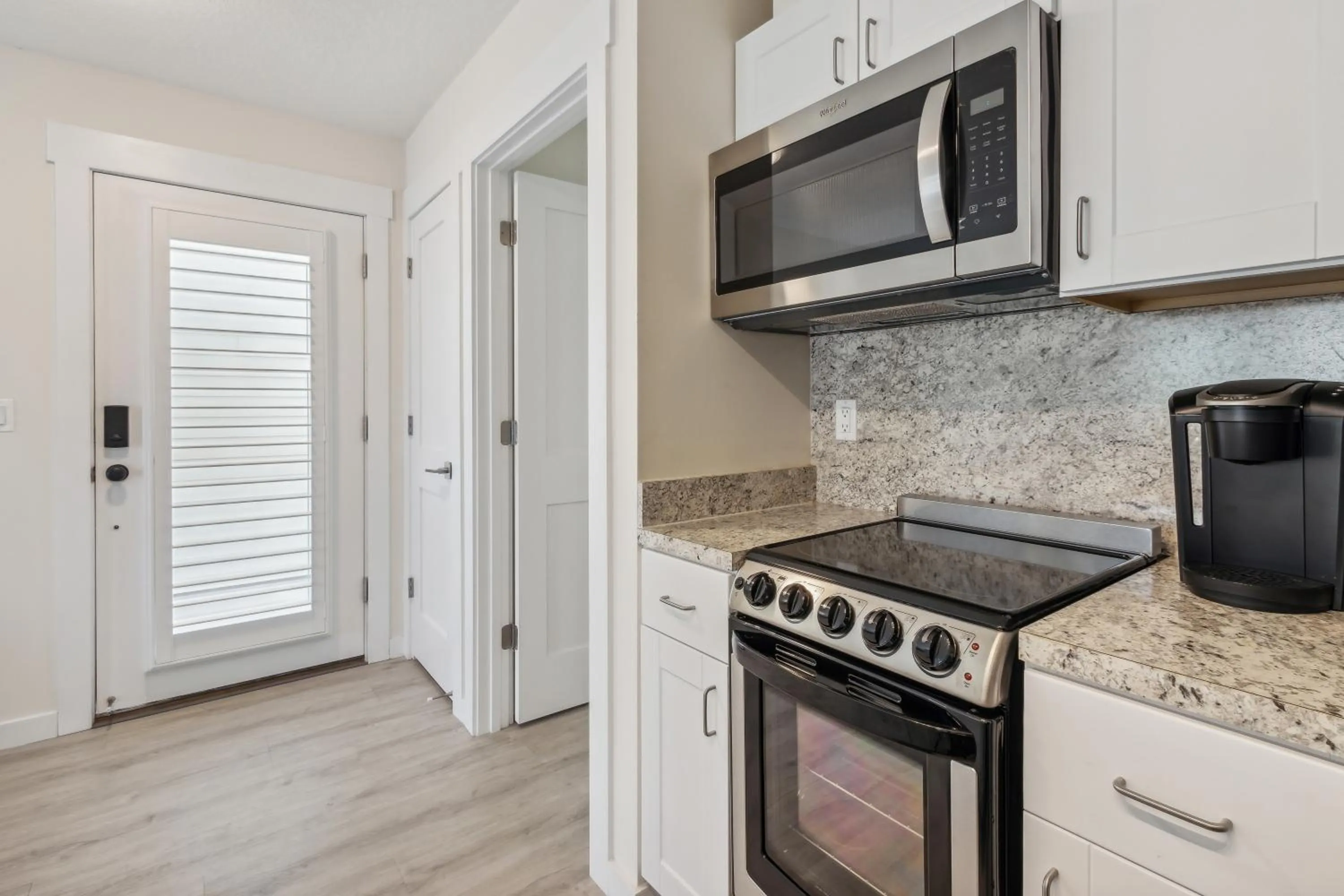 Kitchen or kitchenette in Seahorse Oceanfront Inn