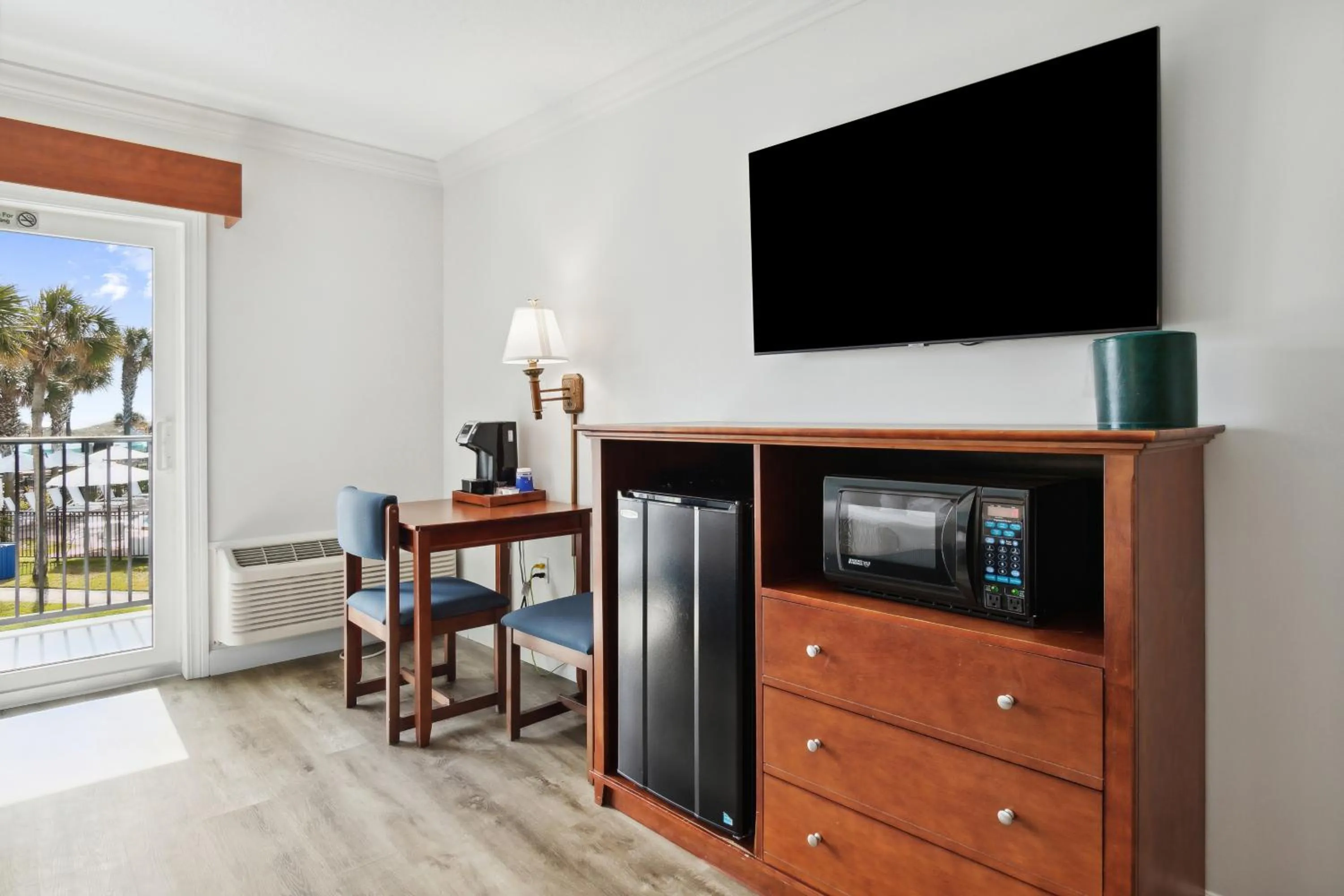 TV and multimedia in Seahorse Oceanfront Inn