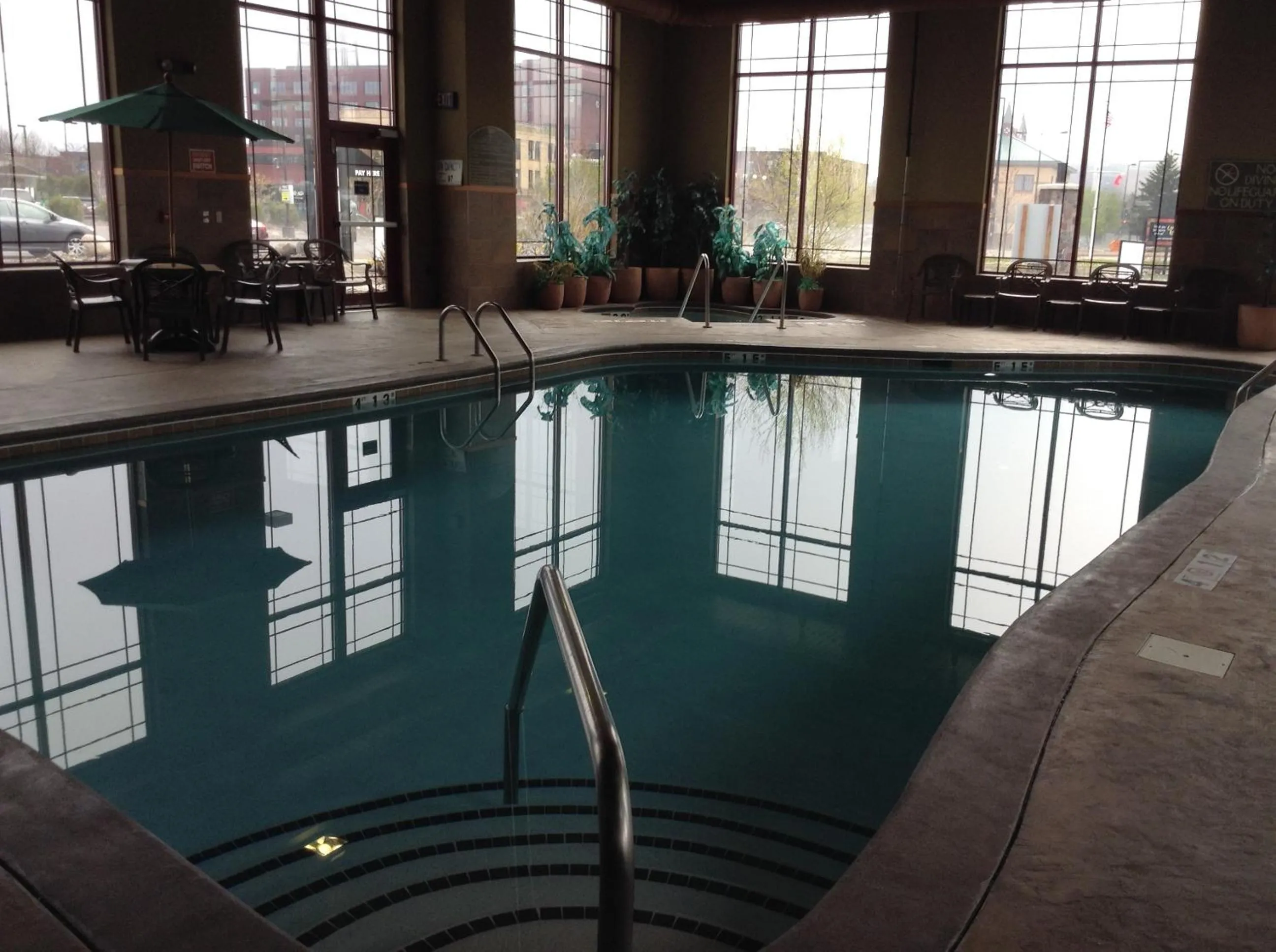 Swimming pool in Canal Park Lodge