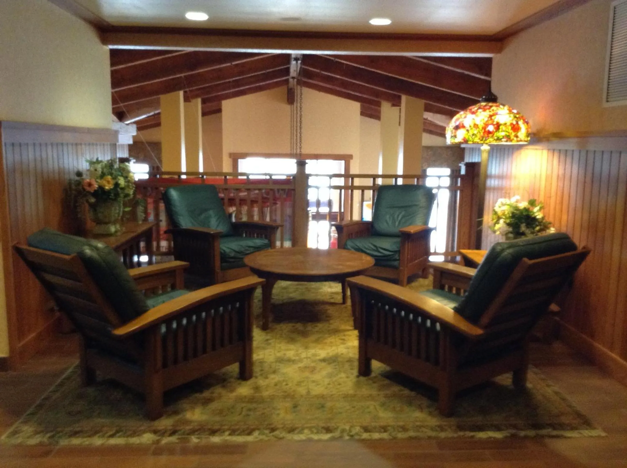 Communal lounge/ TV room in Canal Park Lodge