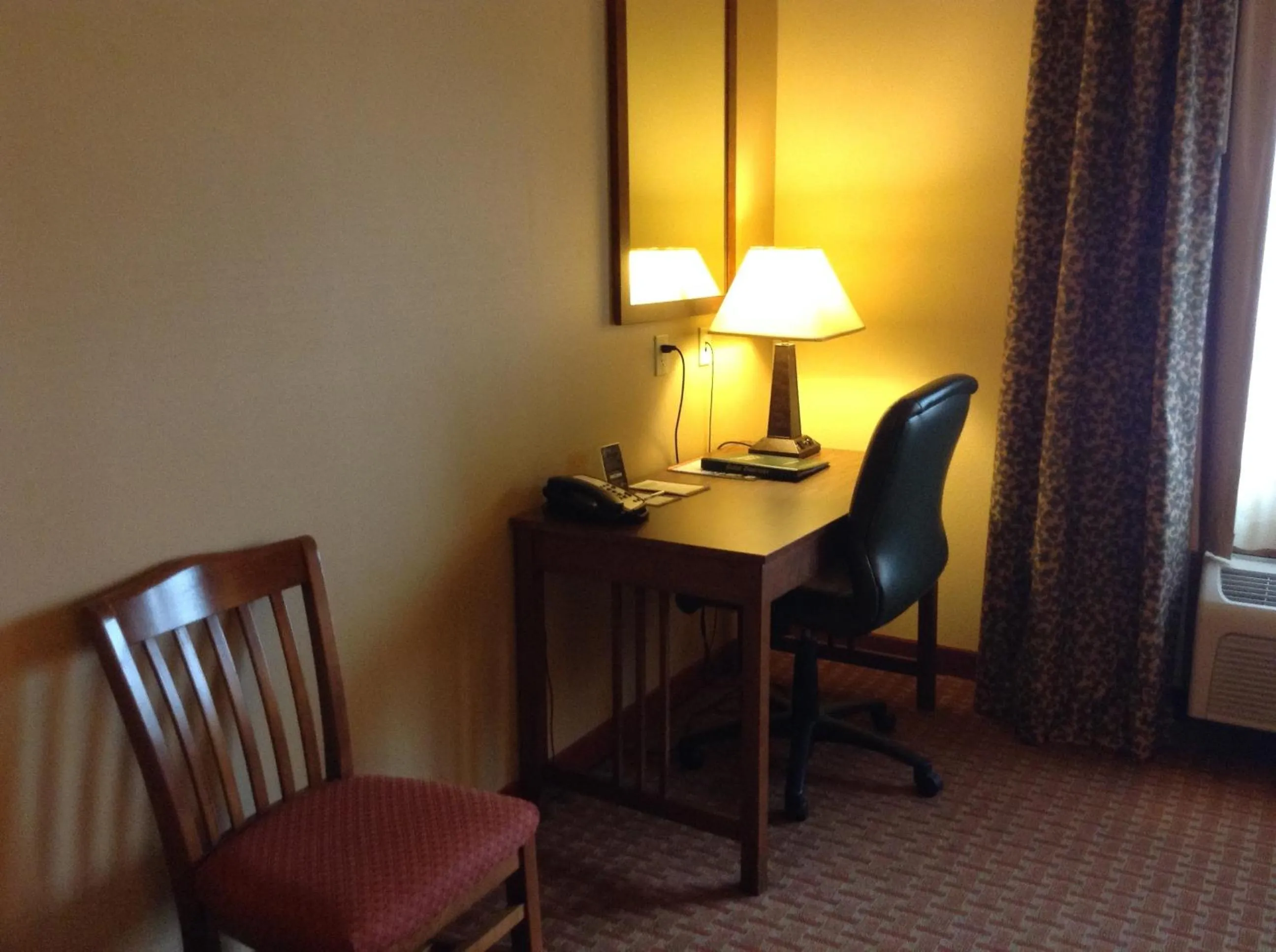 Seating area in Canal Park Lodge