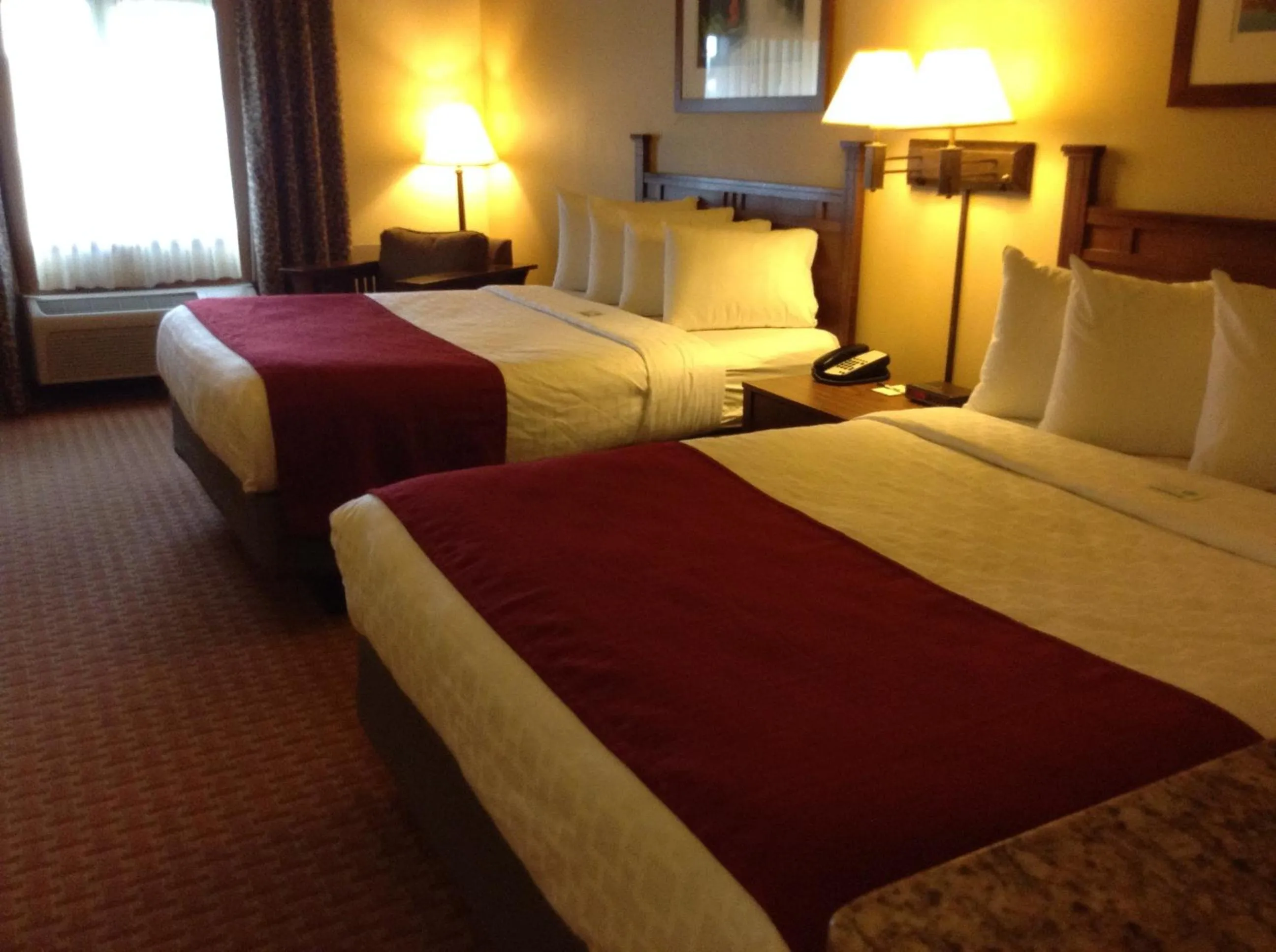 Bedroom, Bed in Canal Park Lodge