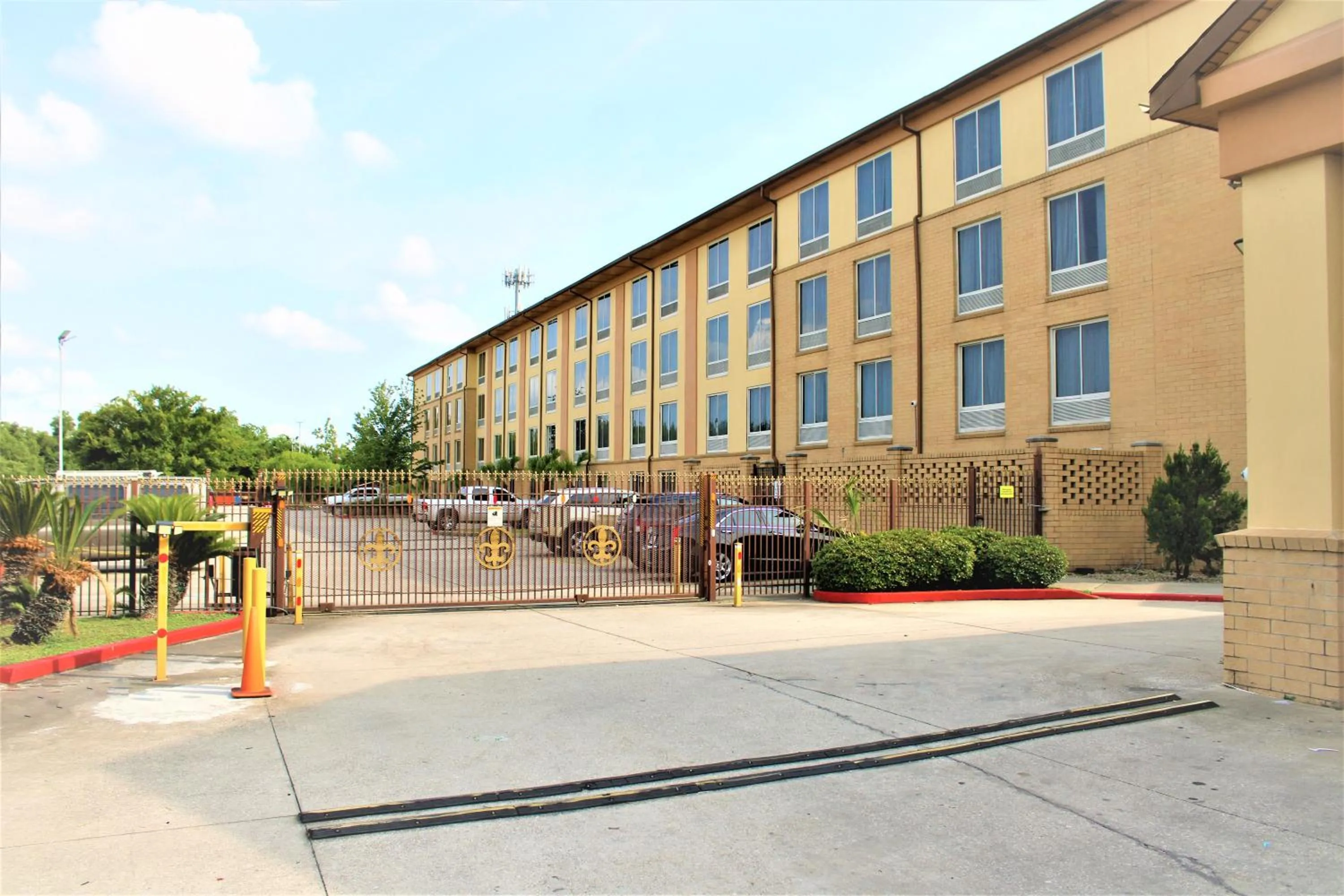 Property building in Trident Inn & Suites New Orleans