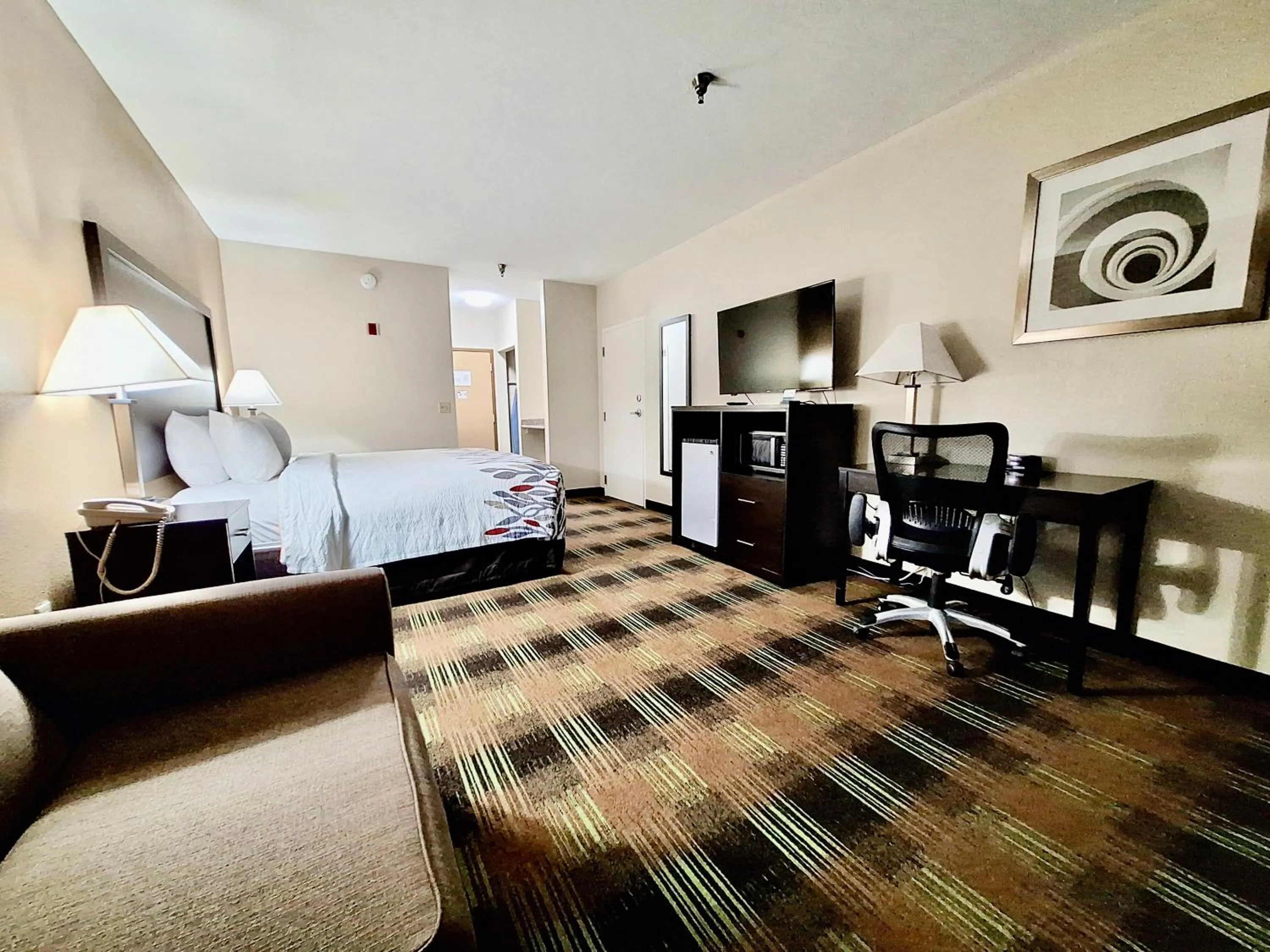 TV and multimedia, Bed in Trident Inn & Suites New Orleans