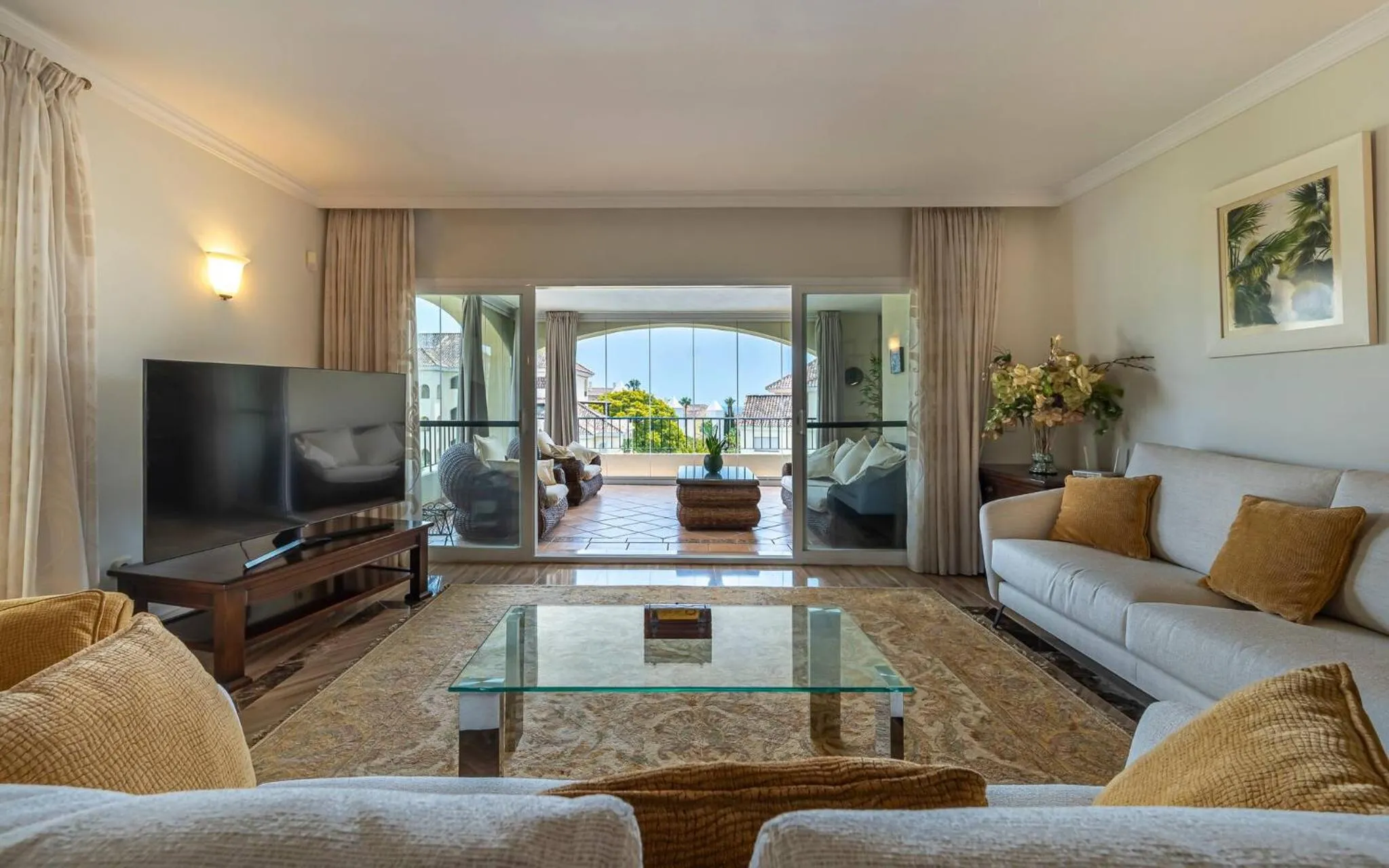 Communal lounge/ TV room in Awesome 3 Br Apart. w/ 4 Terraces, Pool & Parking