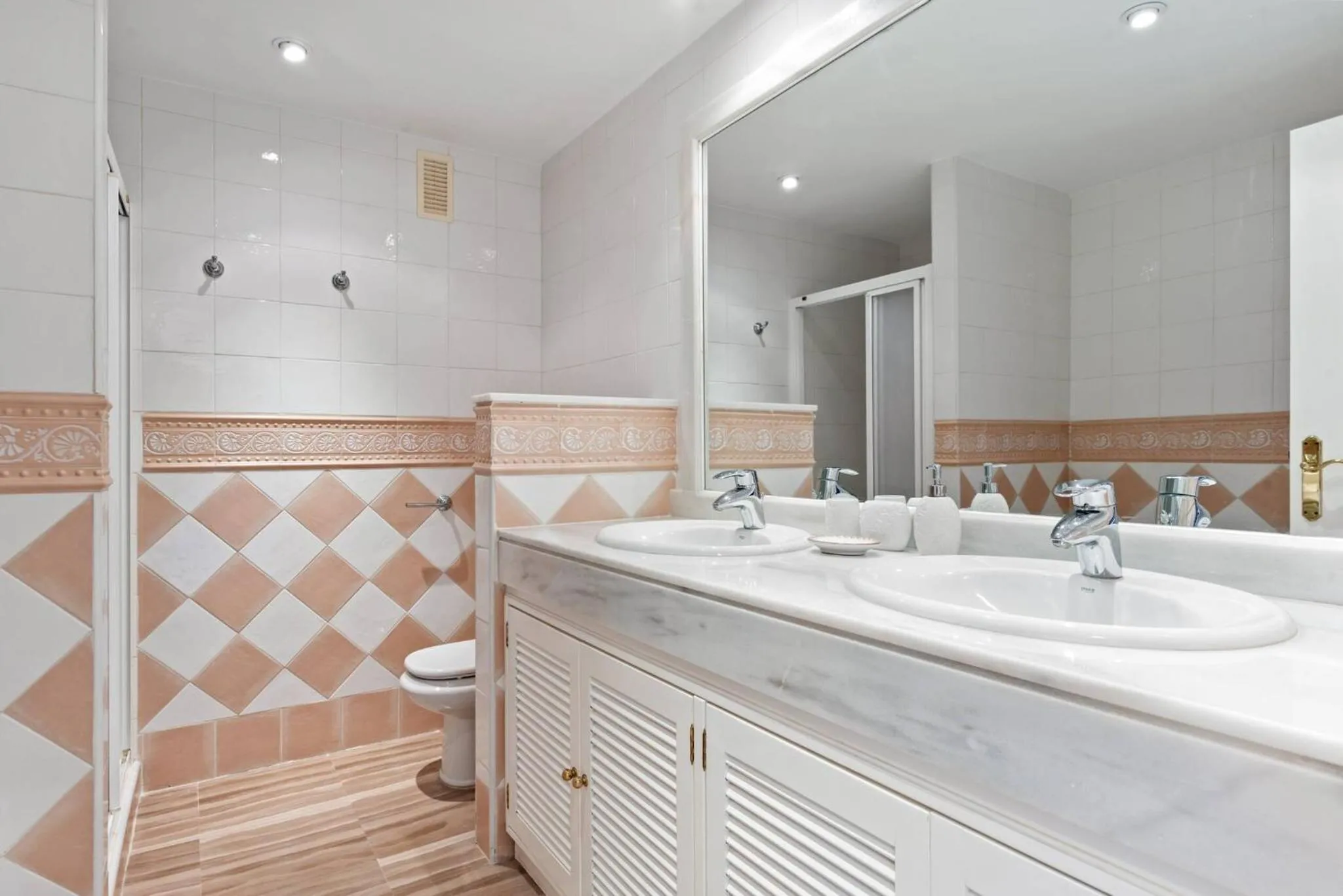 Bathroom in Awesome 3 Br Apart. w/ 4 Terraces, Pool & Parking