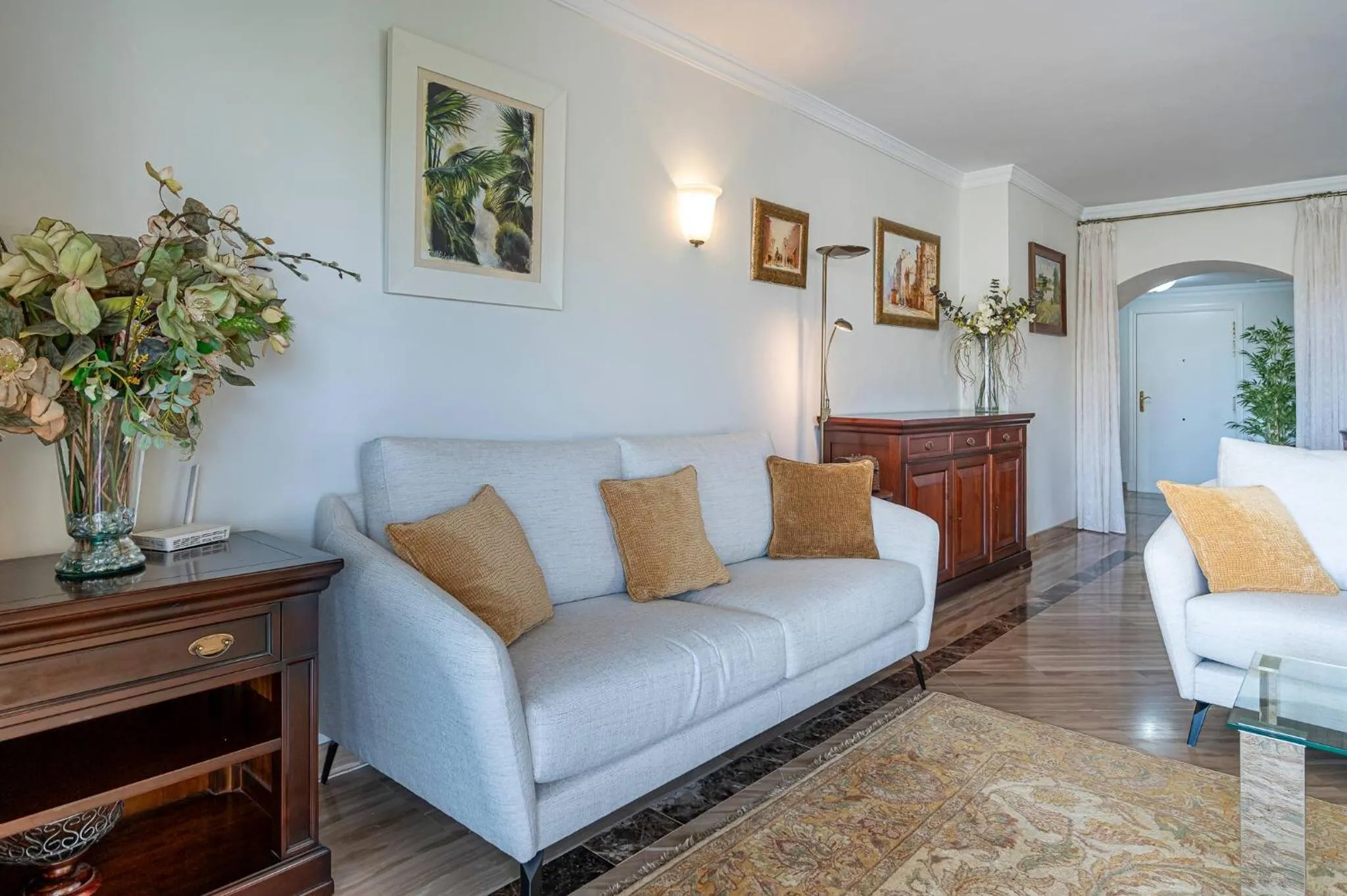 Communal lounge/ TV room in Awesome 3 Br Apart. w/ 4 Terraces, Pool & Parking