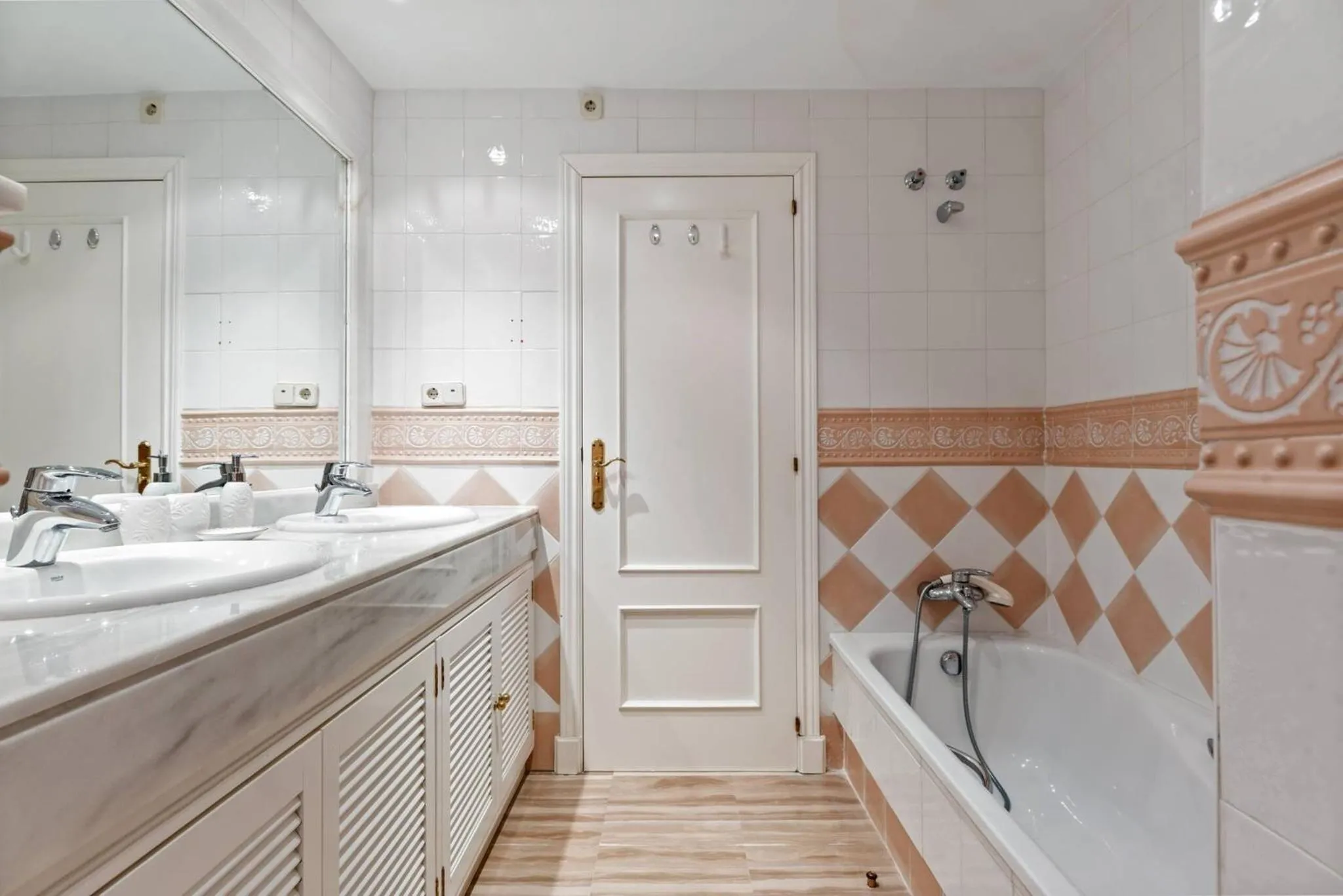 Bathroom in Awesome 3 Br Apart. w/ 4 Terraces, Pool & Parking