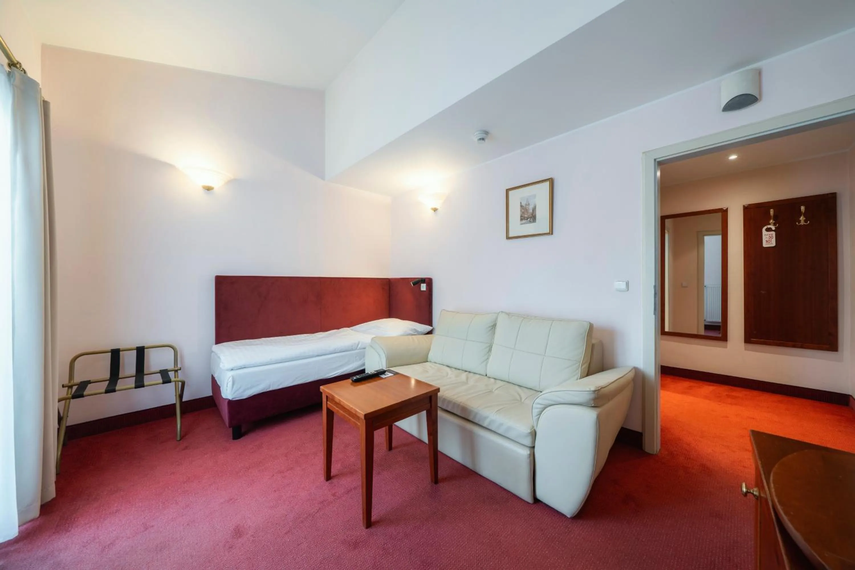 Living room, Bed in Hotel Raffaello Prague
