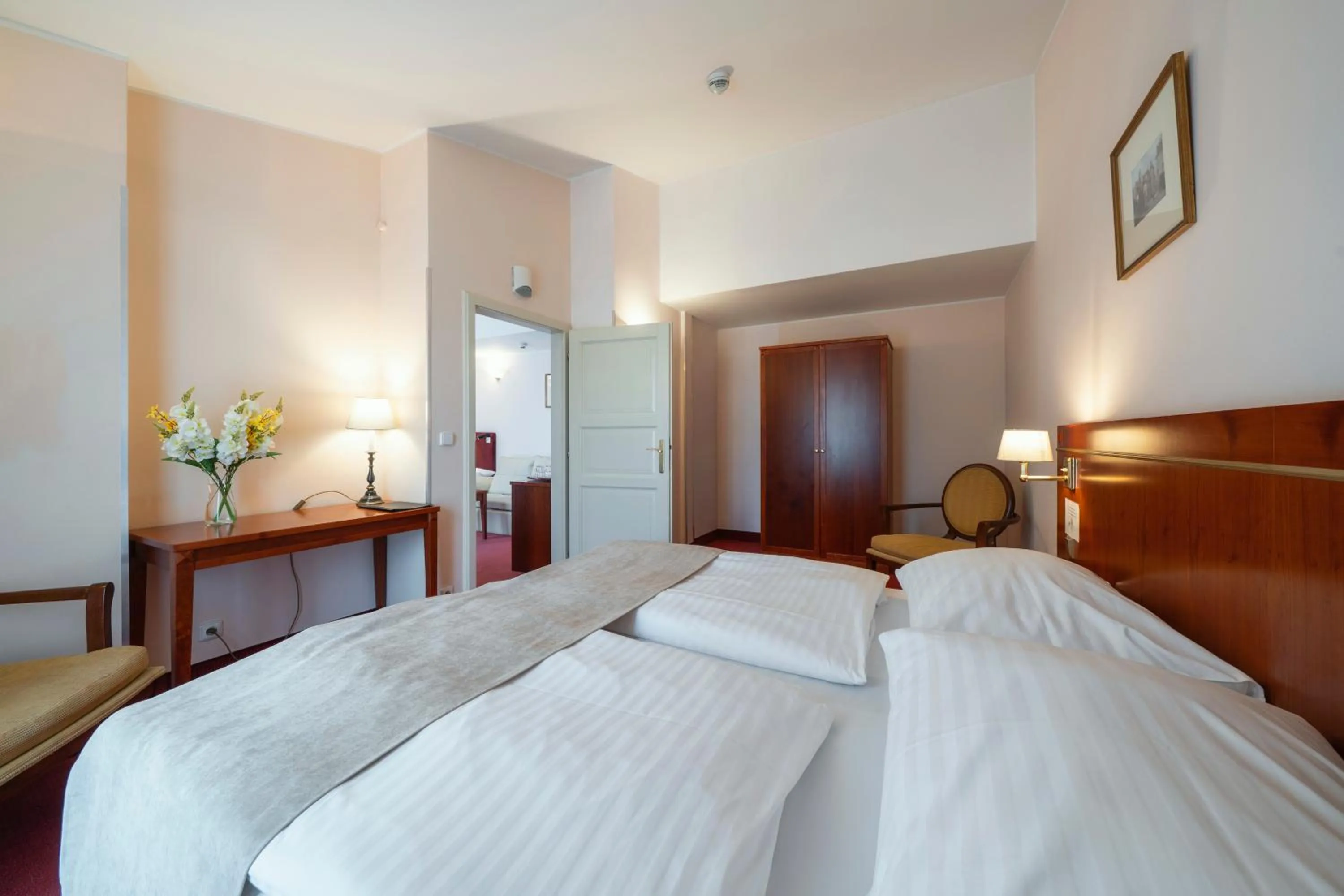 Bedroom, Bed in Hotel Raffaello Prague